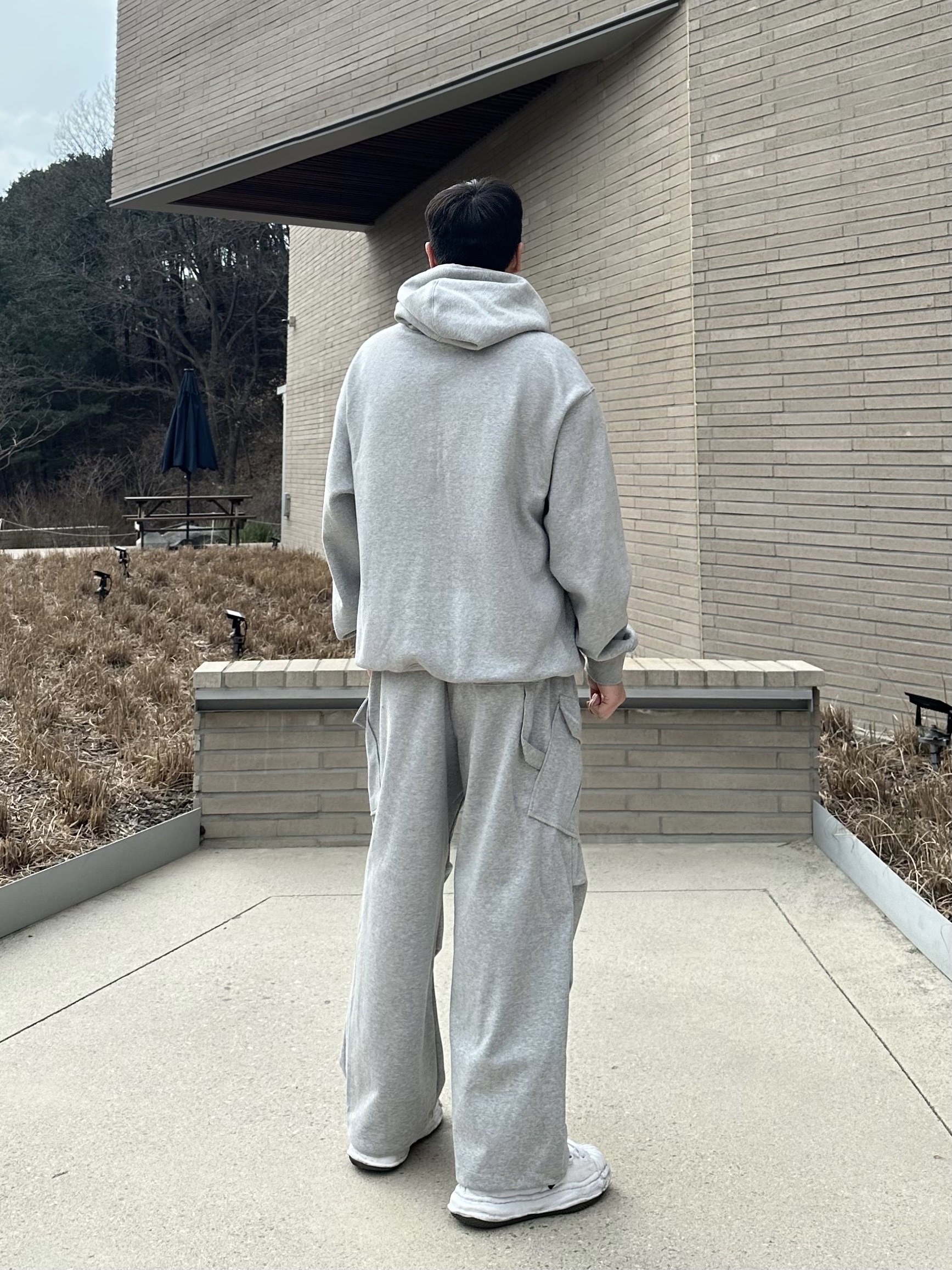 Maison Mihara Yasuhiro Blakey OG Sole Canvas Low-top Sneakers White, Nike x Stussy NRG RA Pullover Hoodie Dark Grey Heather (DJ9488-063) 착용 스타일 - 2