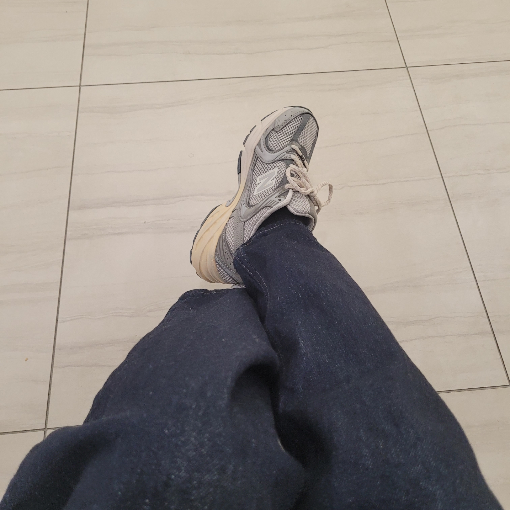 New Balance 530 Premium Vintage Grey Matter 착용 스타일 - 3