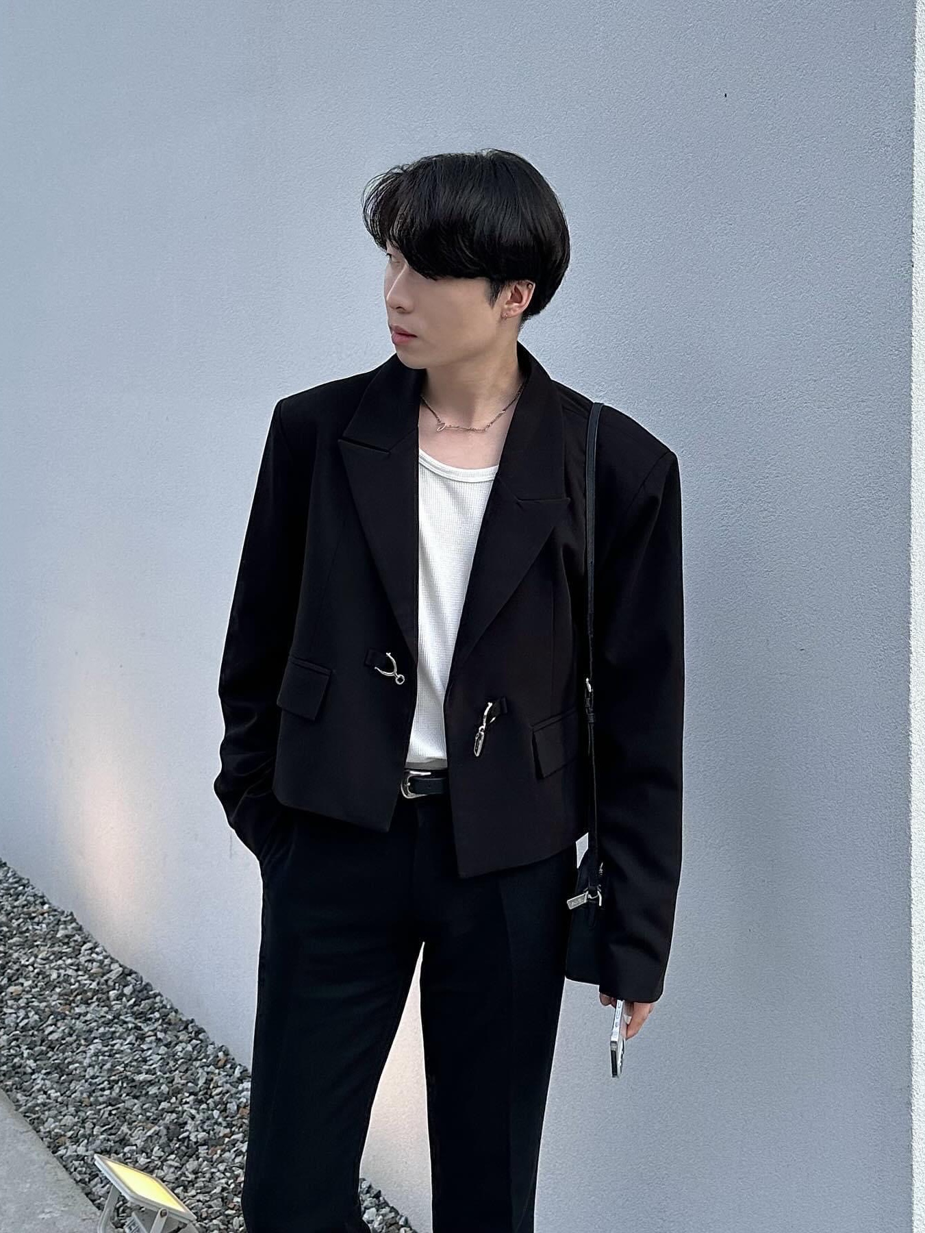 Jacquemus La Chaine Signature Logo Chain Necklace Silver 착용 스타일 - 5