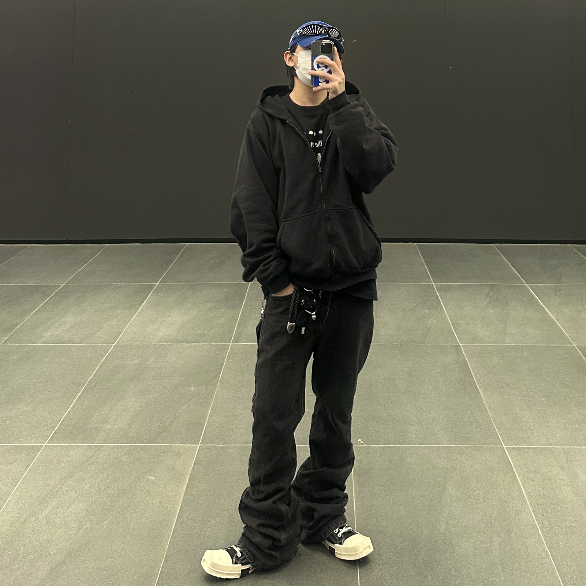 Converse x Drkshdw Turbodrk Chuck 70 Hi Black, Yeezy YZY Zip-Up Hoodie Black 착용 스타일 - 2