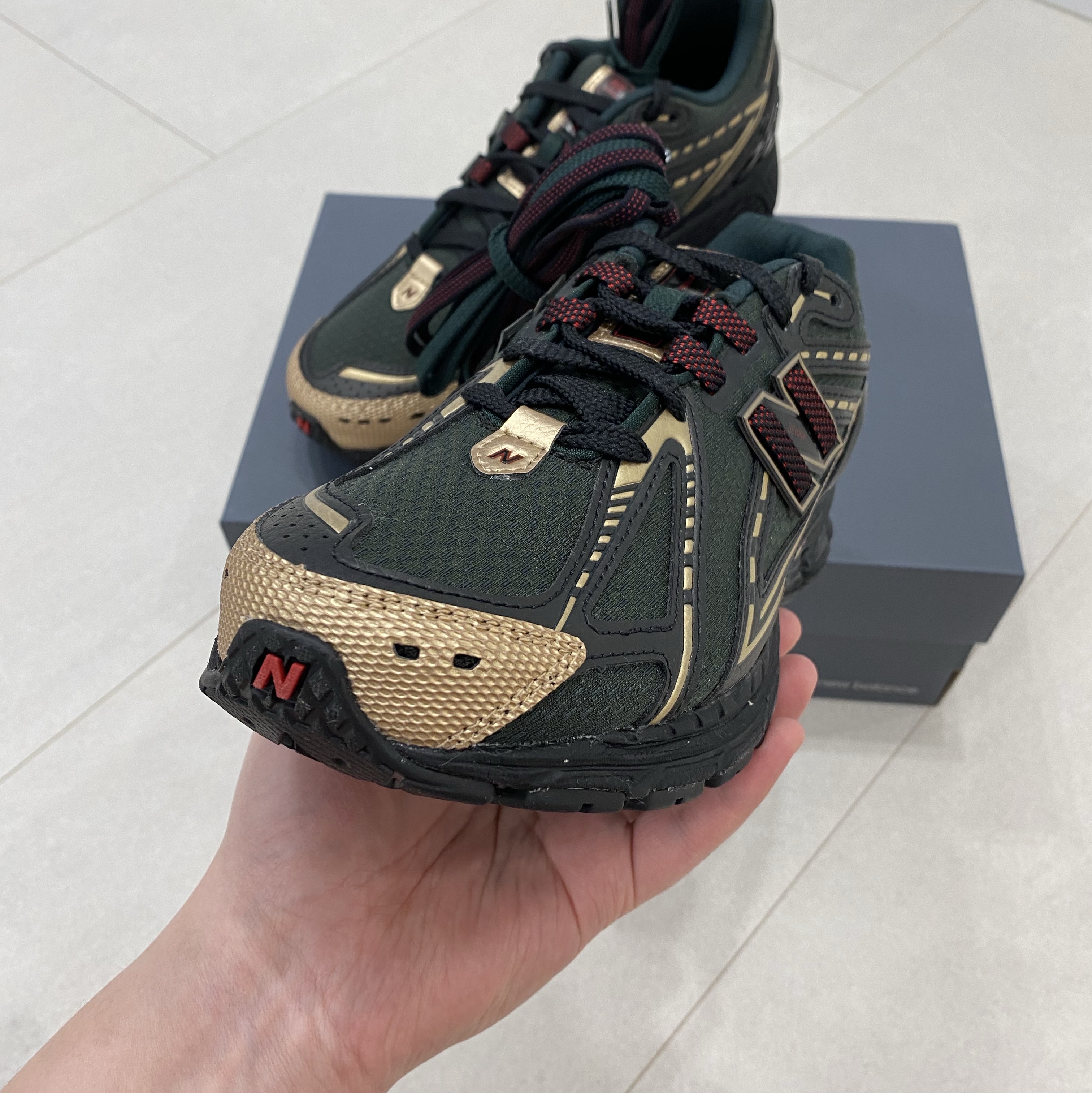 New Balance x Kith 1906R Black Green 착용 스타일 - 2