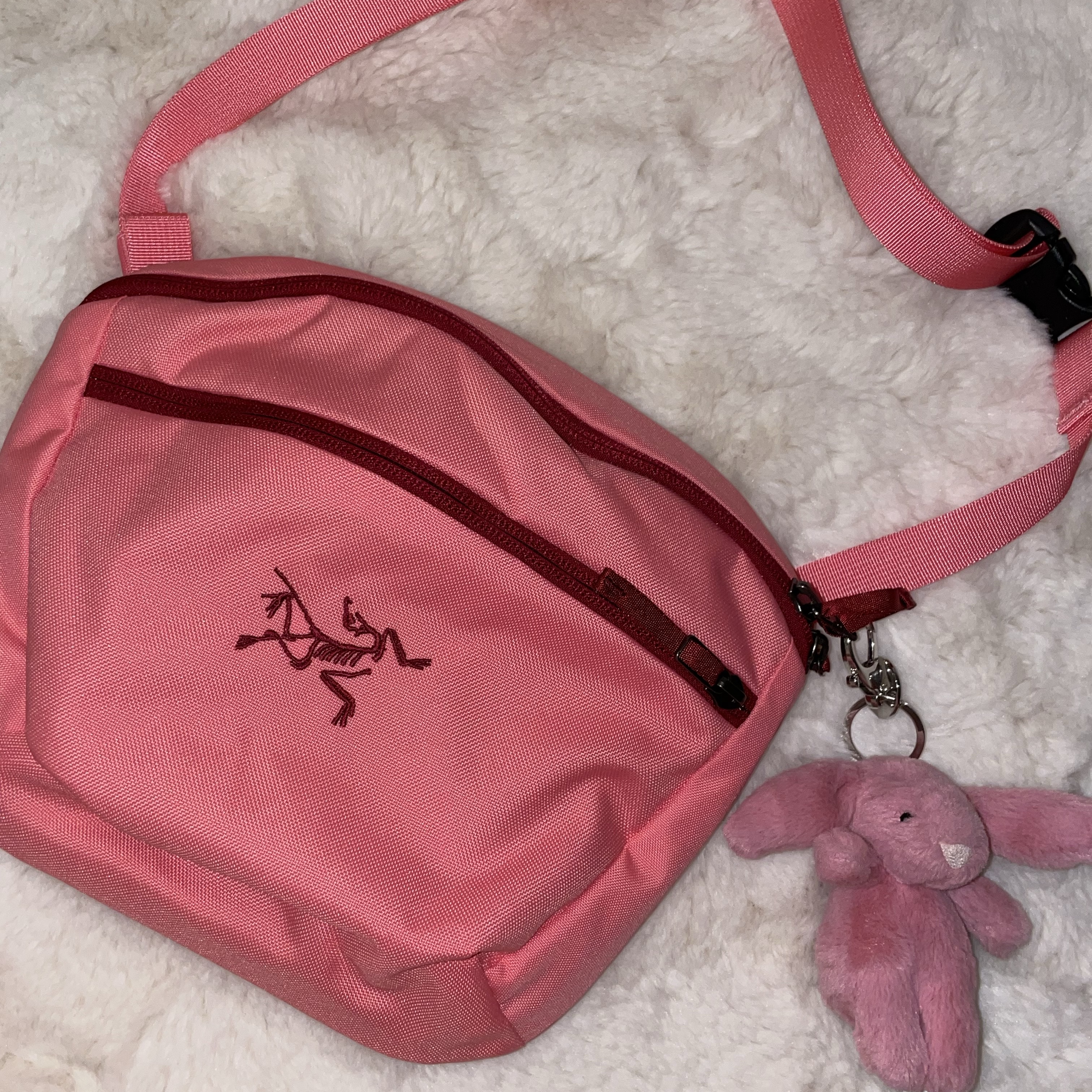 Jellycat Bashful Bunny Bag Charm Pink 착용 스타일