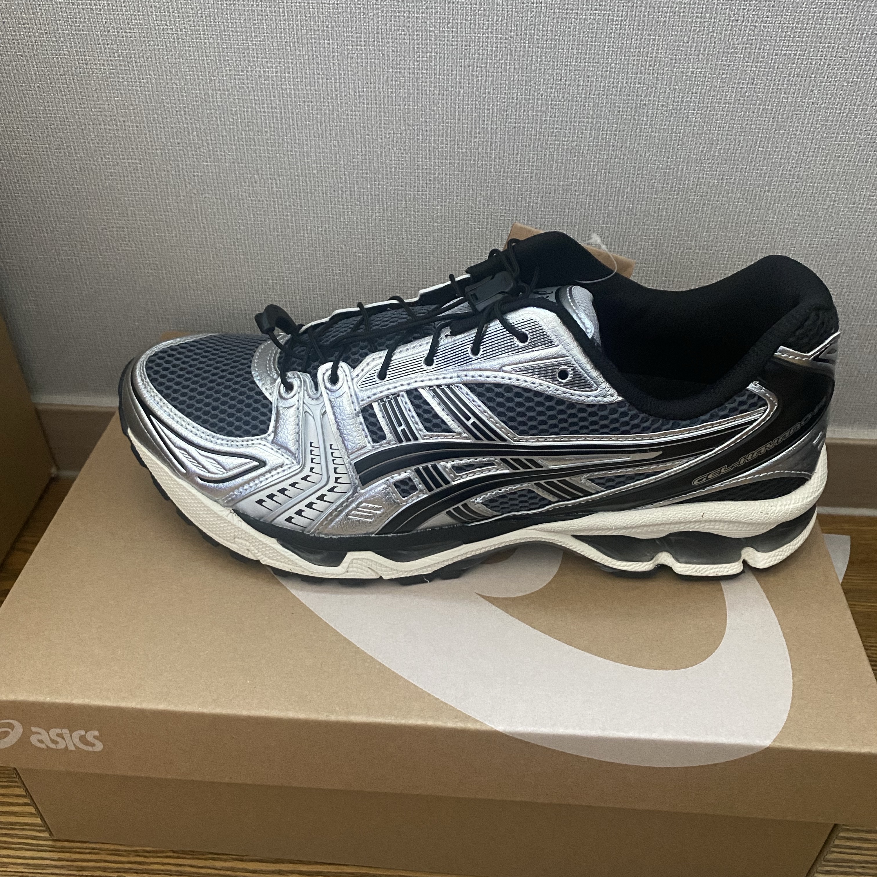 Asics Unlimited Gel-Kayano 14 Carrier Grey Black 착용 스타일 - 1