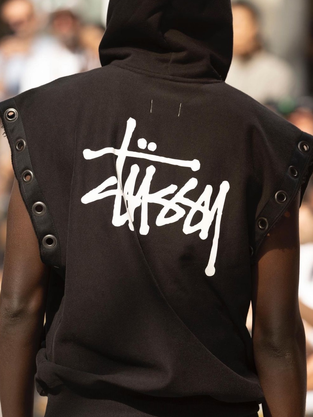 Junya Watanabe x Stussy Hooded Vest Black 착용 스타일 - 2