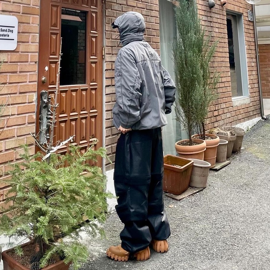 Farfromwhat Far Layered Work Pants Coated Black, Timberland x Humberto Leon 6 Inch Boot Wheat Nubuck - Medium 착용 스타일 - 3