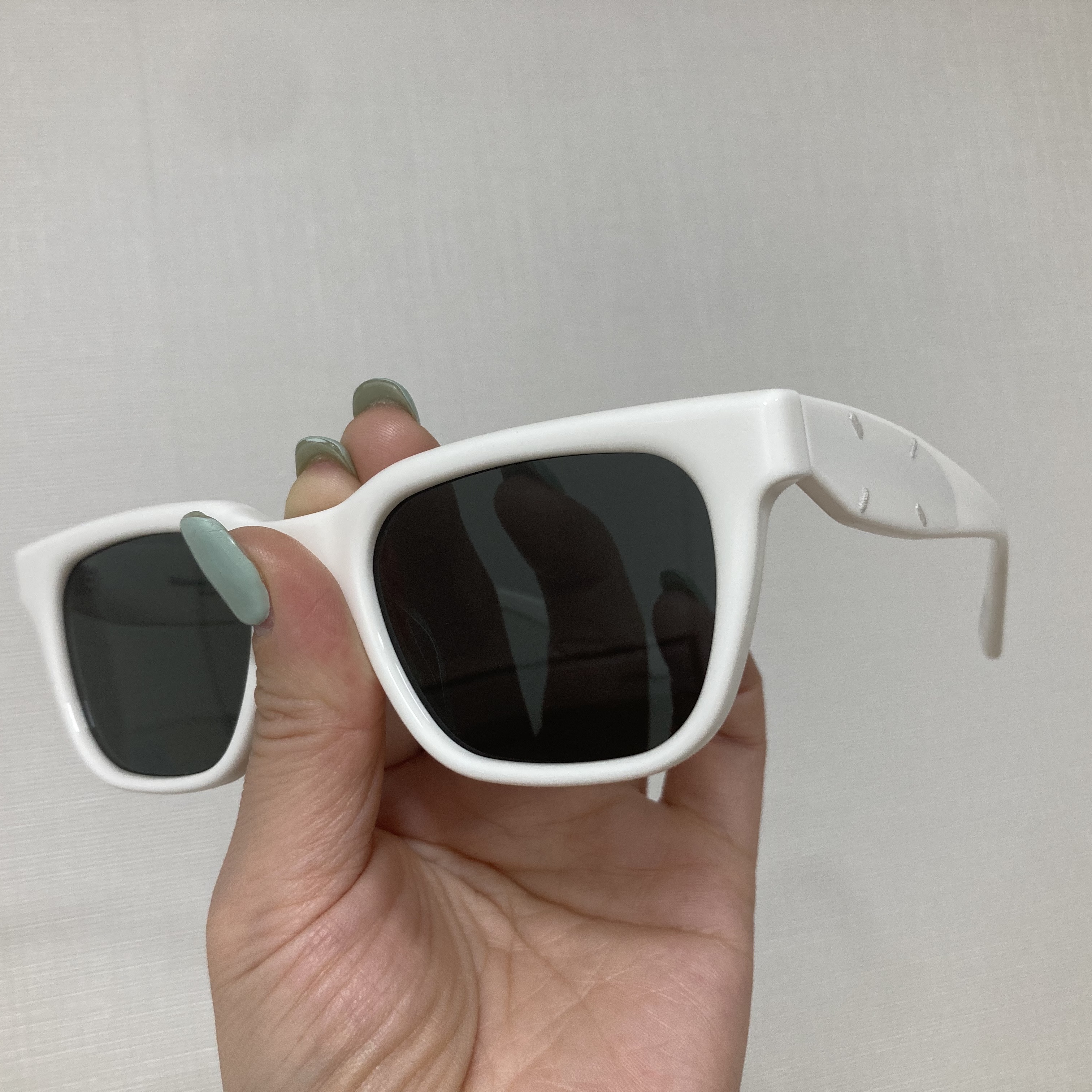 Gentle Monster x Maison Margiela MM110 White Black 착용 스타일