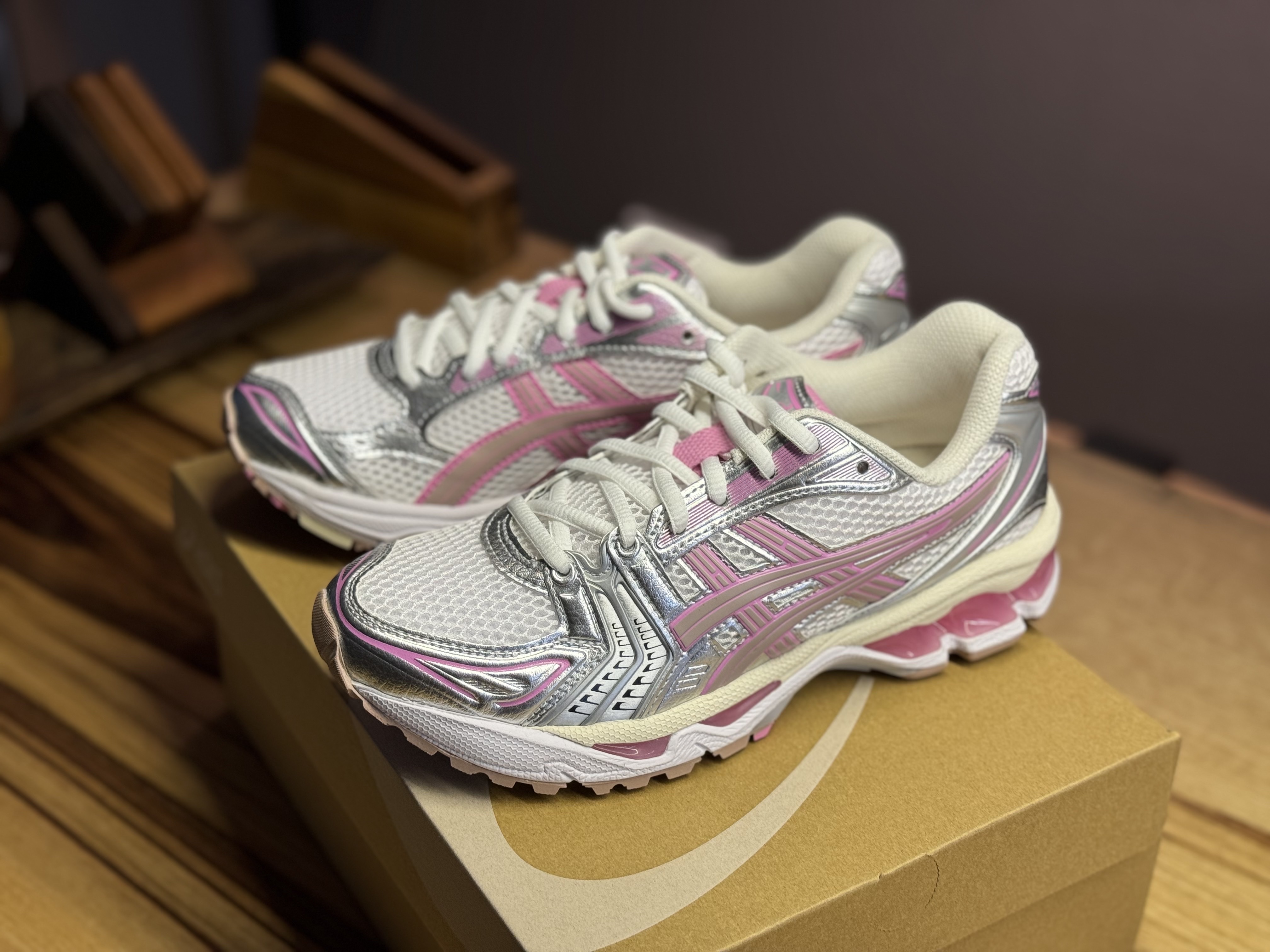 Asics Unlimited Gel-Kayano 14 White Fawn 착용 스타일 - 2