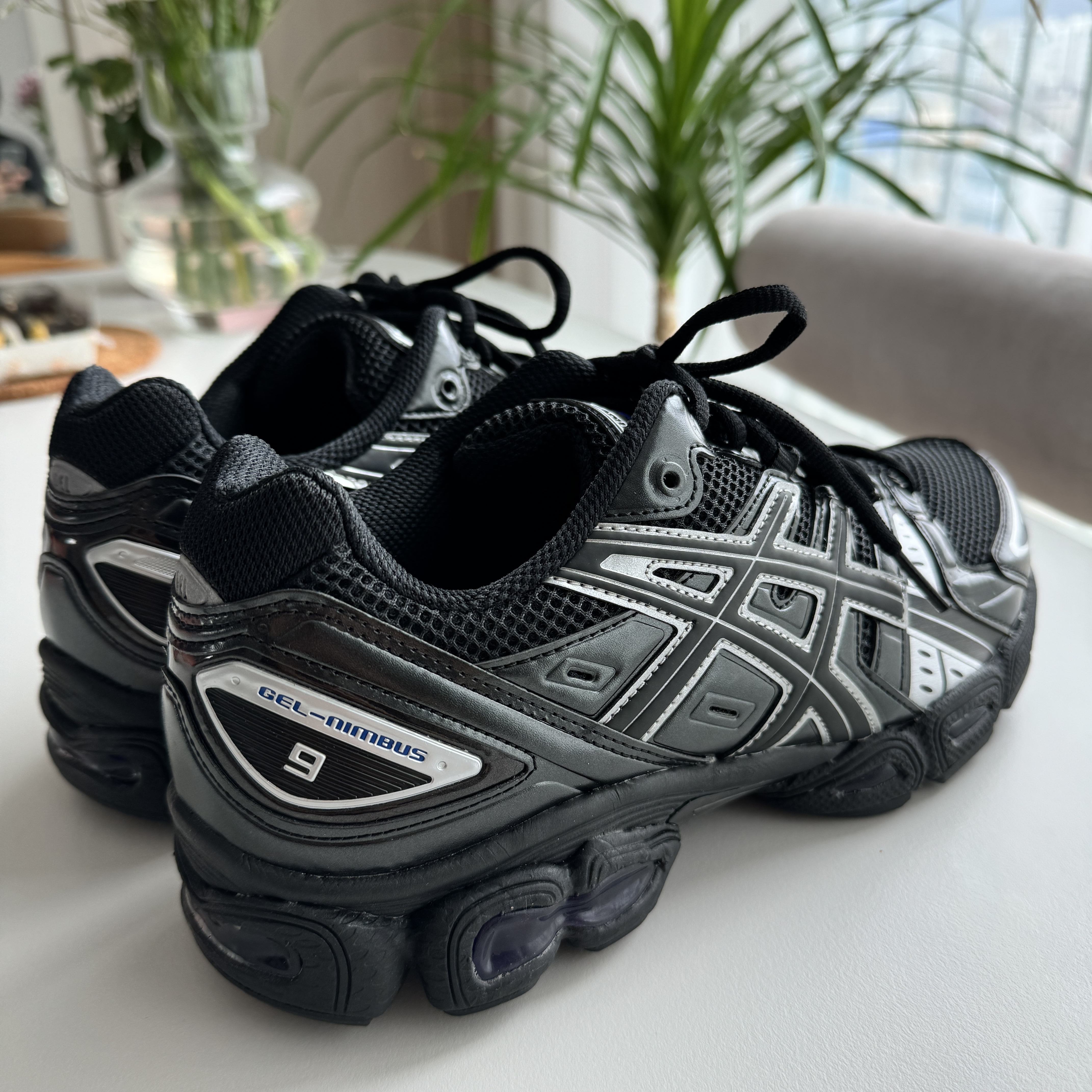 Asics Gel-Nimbus 9 Black Pure Silver 착용 스타일 - 2