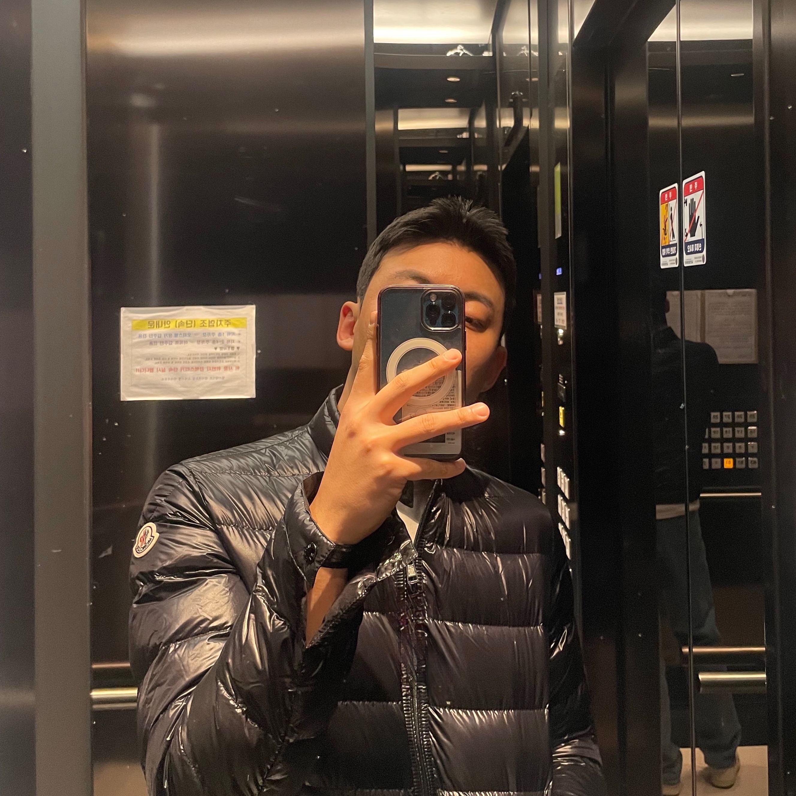 Moncler Acorus Short Down Jacket Black - 22SS 착용 스타일