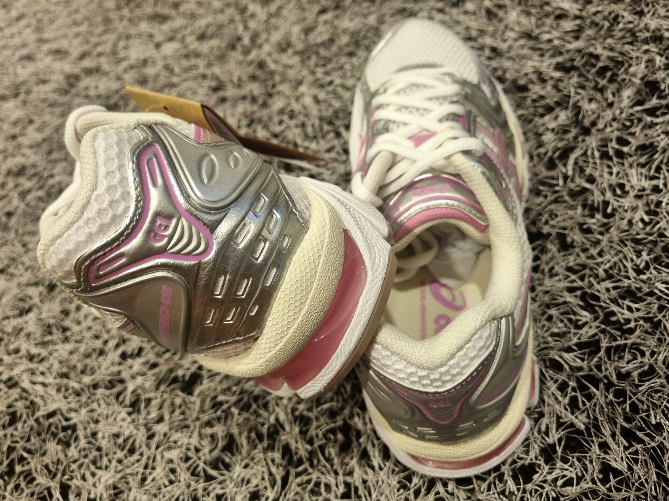 Asics Unlimited Gel-Kayano 14 White Fawn 착용 스타일 - 4