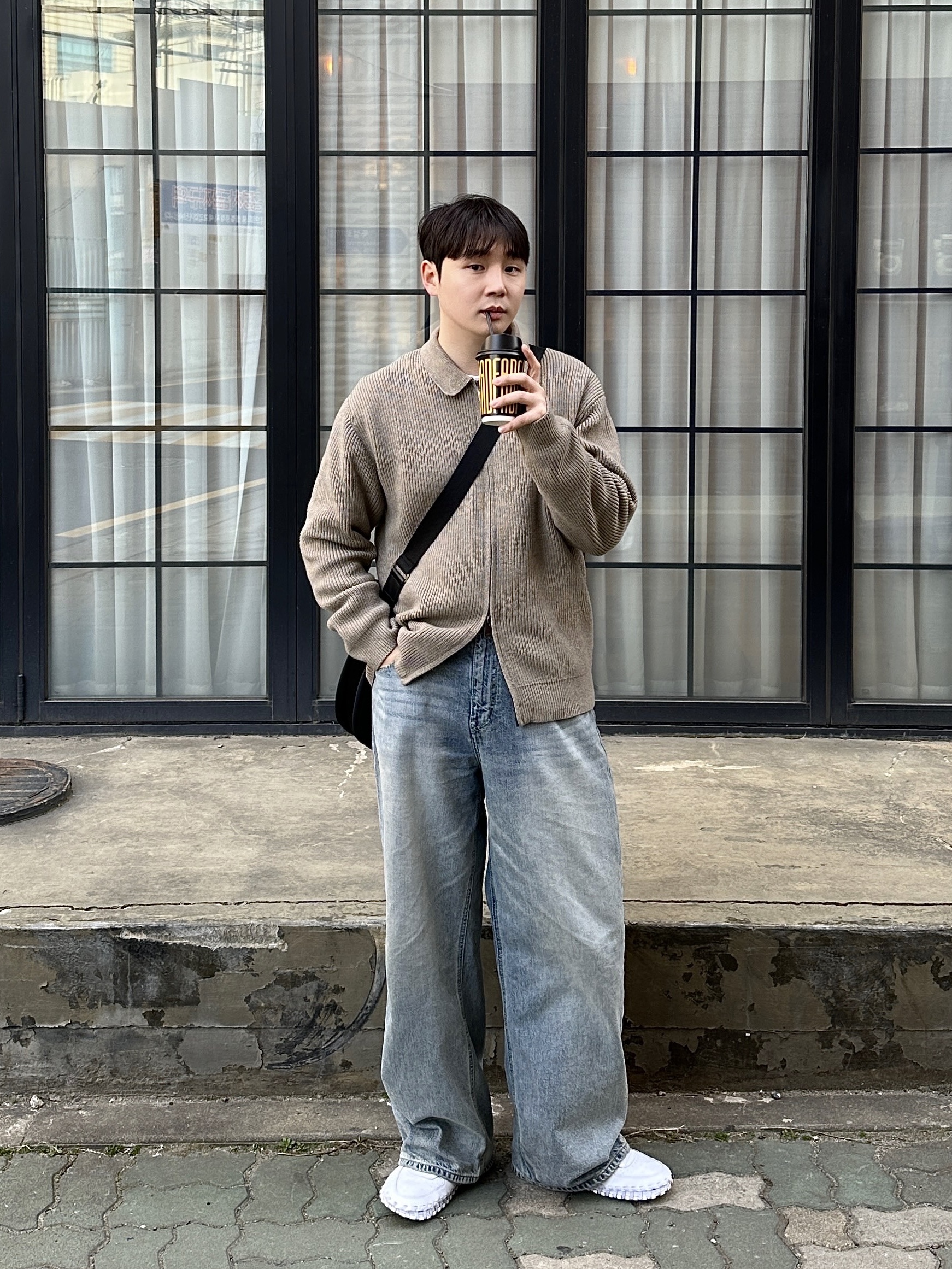 Nike x Jacquemus J Force 1 Low LX SP White 착용 스타일 - 3