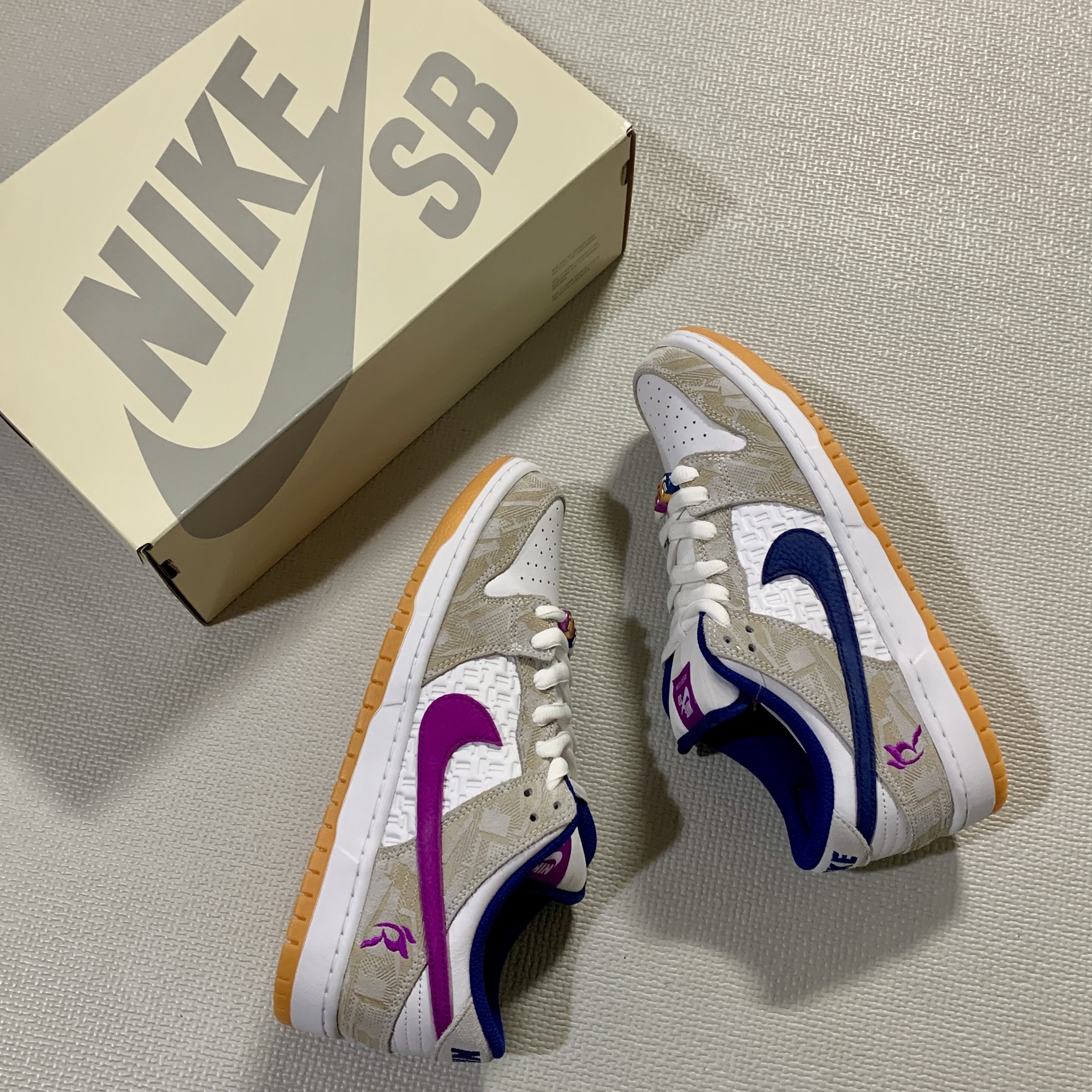 Nike x Rayssa Leal SB Dunk Low PRM Pure Platinum Vivid Purple 착용 스타일 - 1