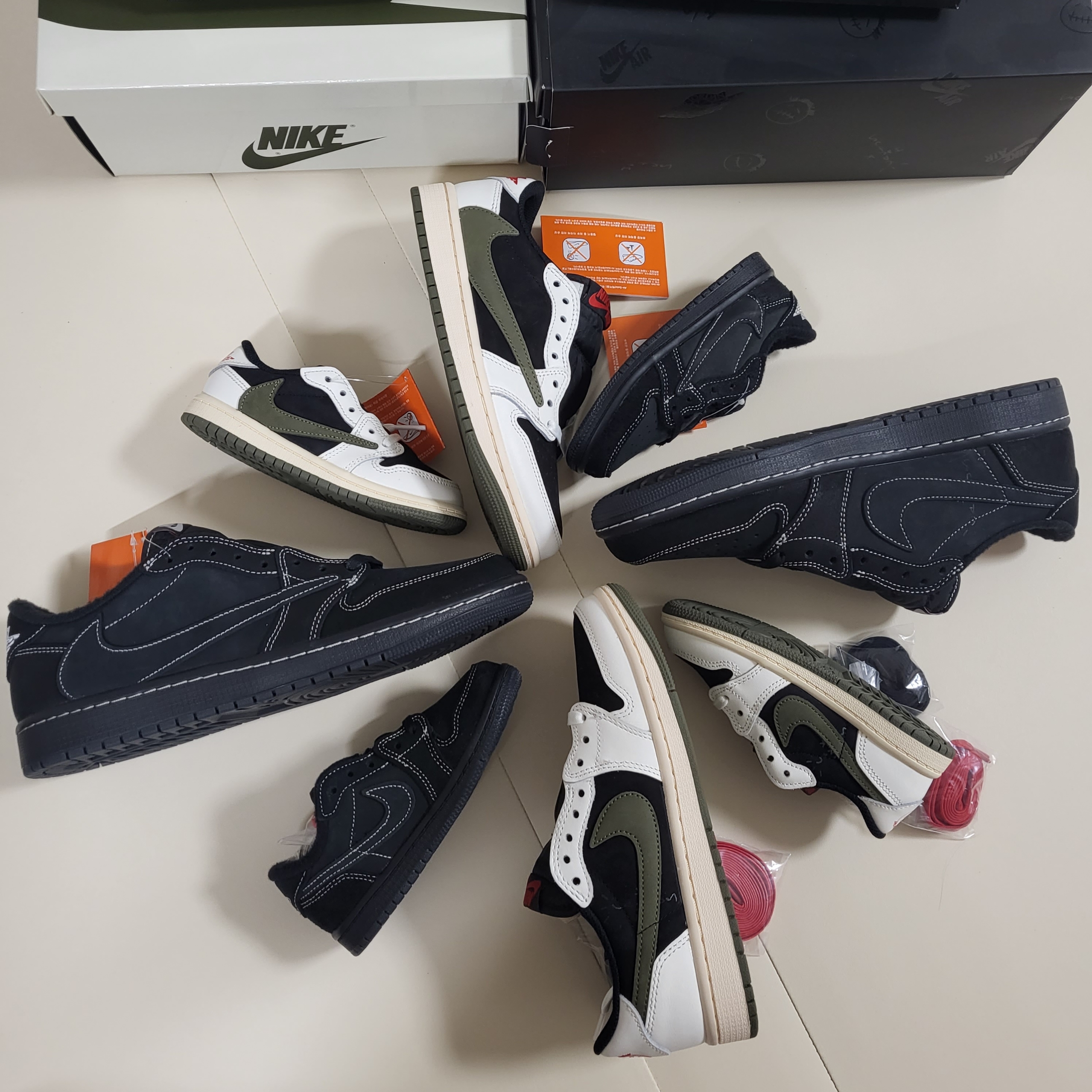 (W) Jordan 1 x Travis Scott Retro Low OG SP Medium Olive, Jordan 1 x Travis Scott Retro Low OG SP Black Phantom 착용 스타일 - 1
