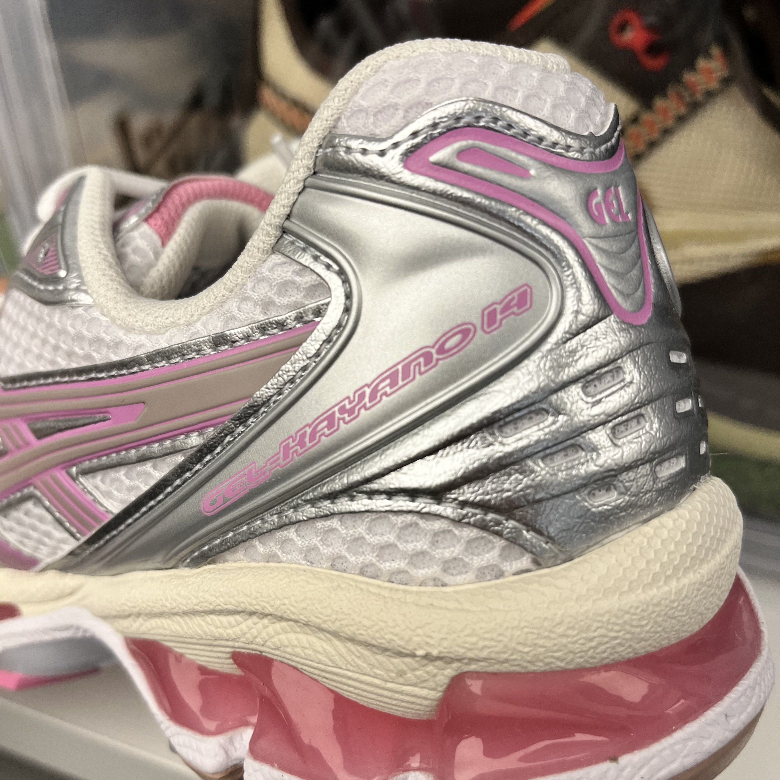 Asics Unlimited Gel-Kayano 14 White Fawn 착용 스타일 - 2