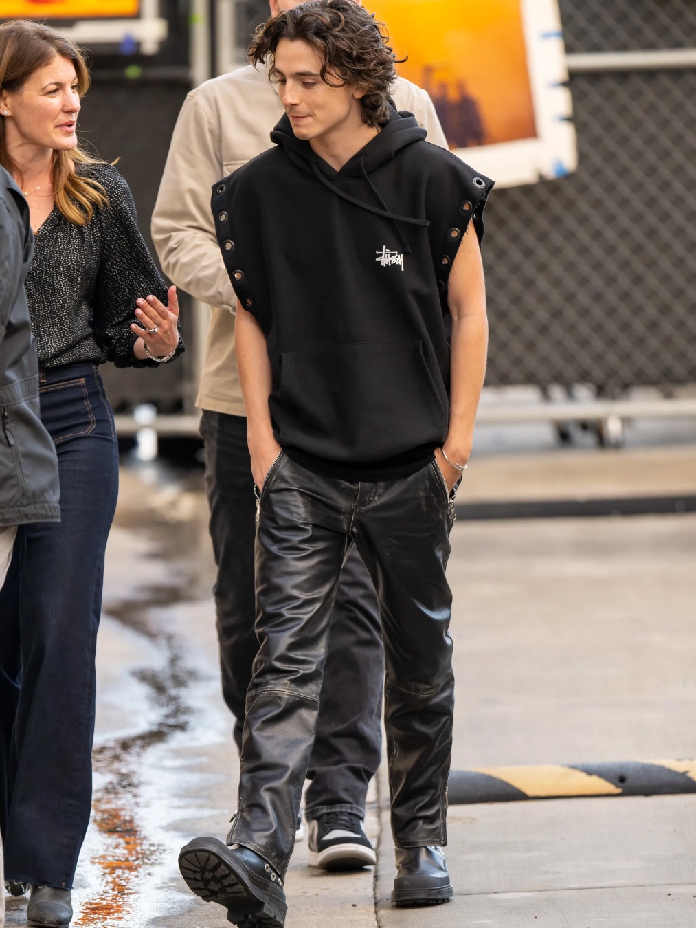 Junya Watanabe x Stussy Hooded Vest Black 착용 스타일 - 3