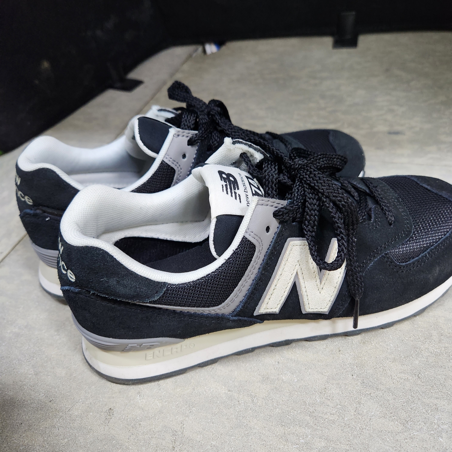 New Balance 574 Classics Reimagined Black 착용 스타일