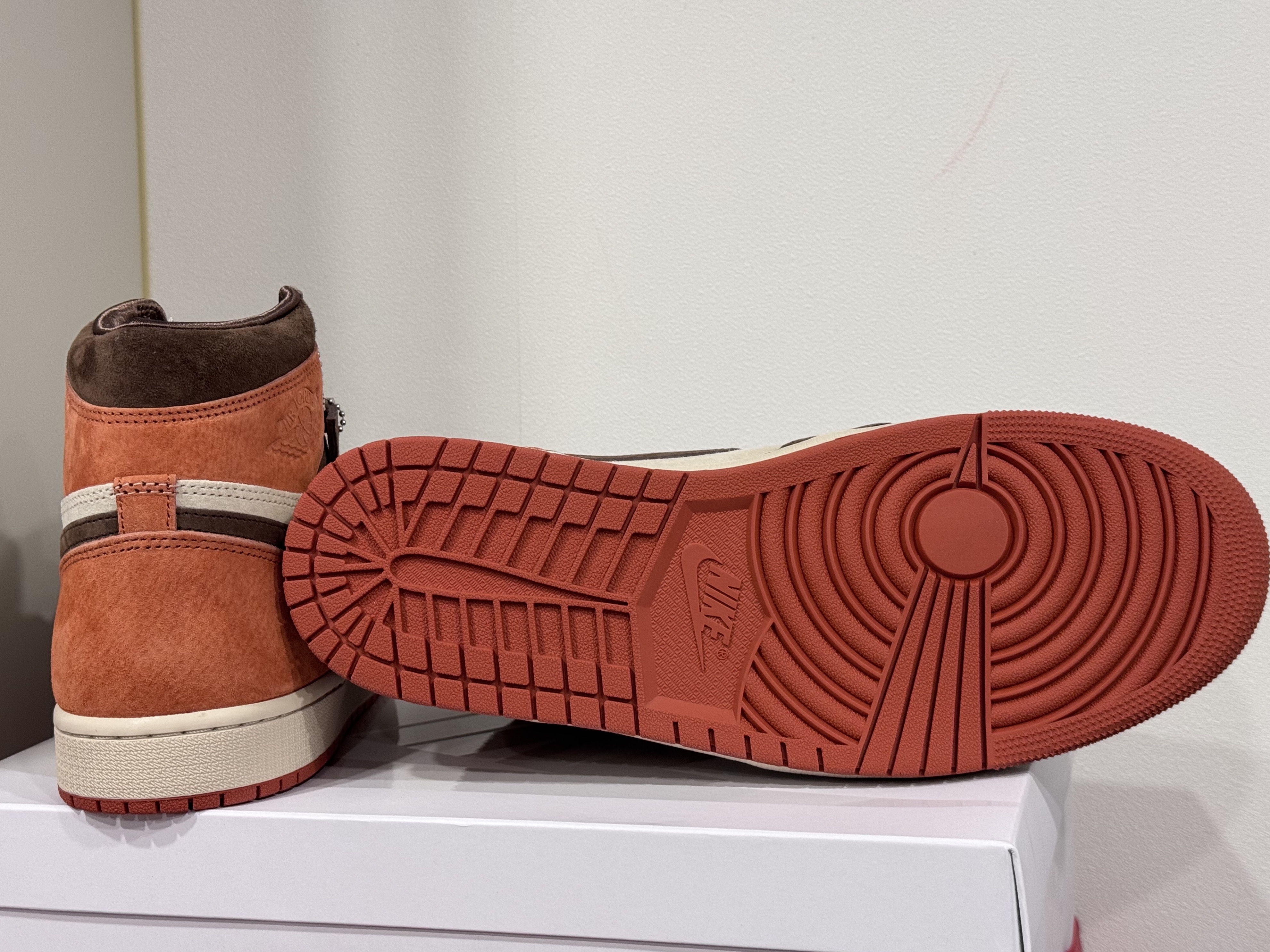 (W) Jordan 1 Retro High OG SP Cacao Wow Sanddrift 착용 스타일 - 6