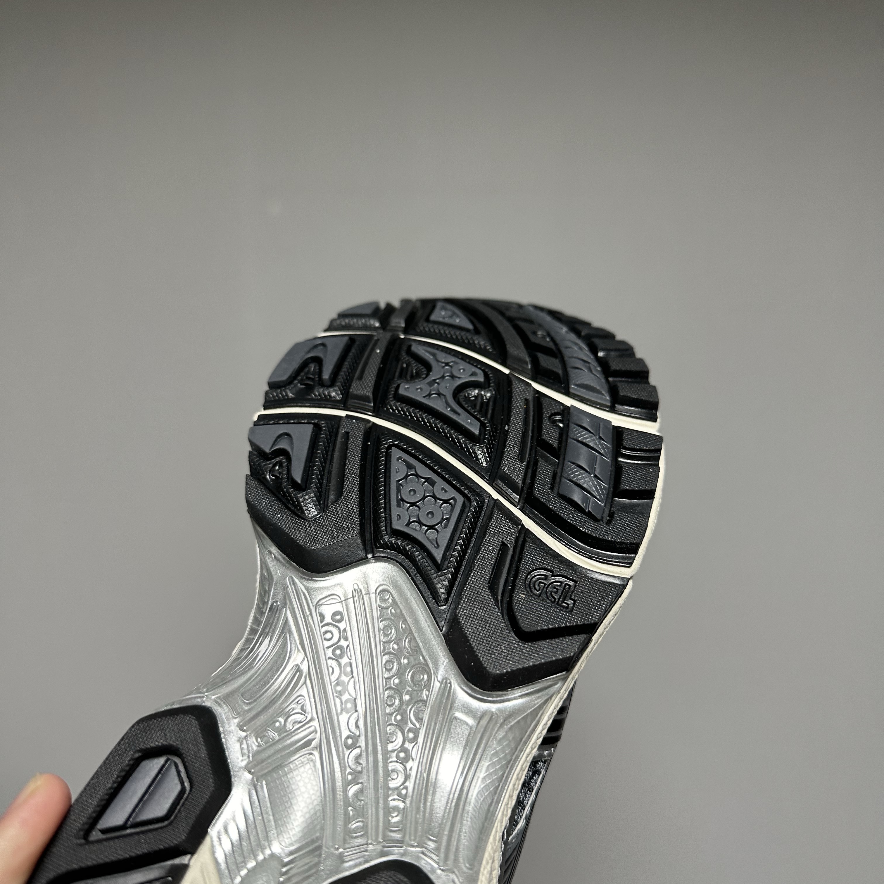 Asics Unlimited Gel-Kayano 14 Carrier Grey Black 착용 스타일 - 3