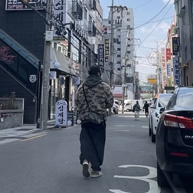 Jordan 1 x Zion Williamson Retro Low OG Flax and Oil Green, Nike x Stussy Washed Fleece Pants Black (FN5235-010) 착용 스타일