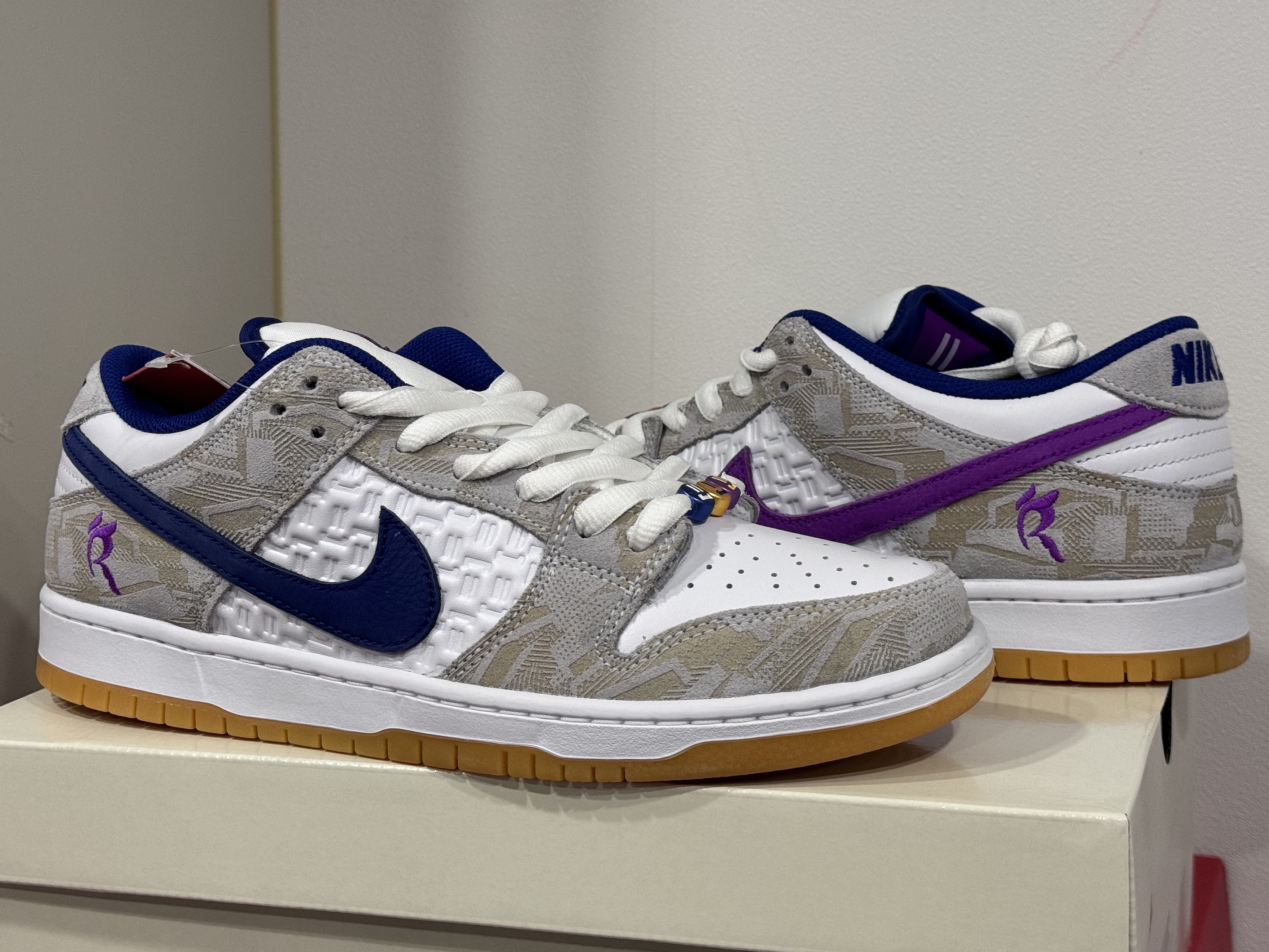 Nike x Rayssa Leal SB Dunk Low PRM Pure Platinum Vivid Purple 착용 스타일 - 1