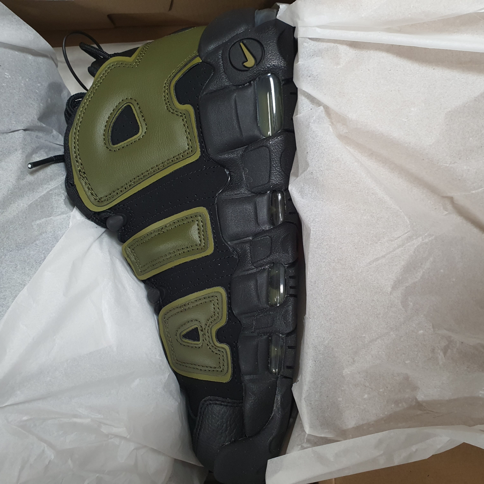 Nike Air More Uptempo 96 Rough Green 착용 스타일 - 2