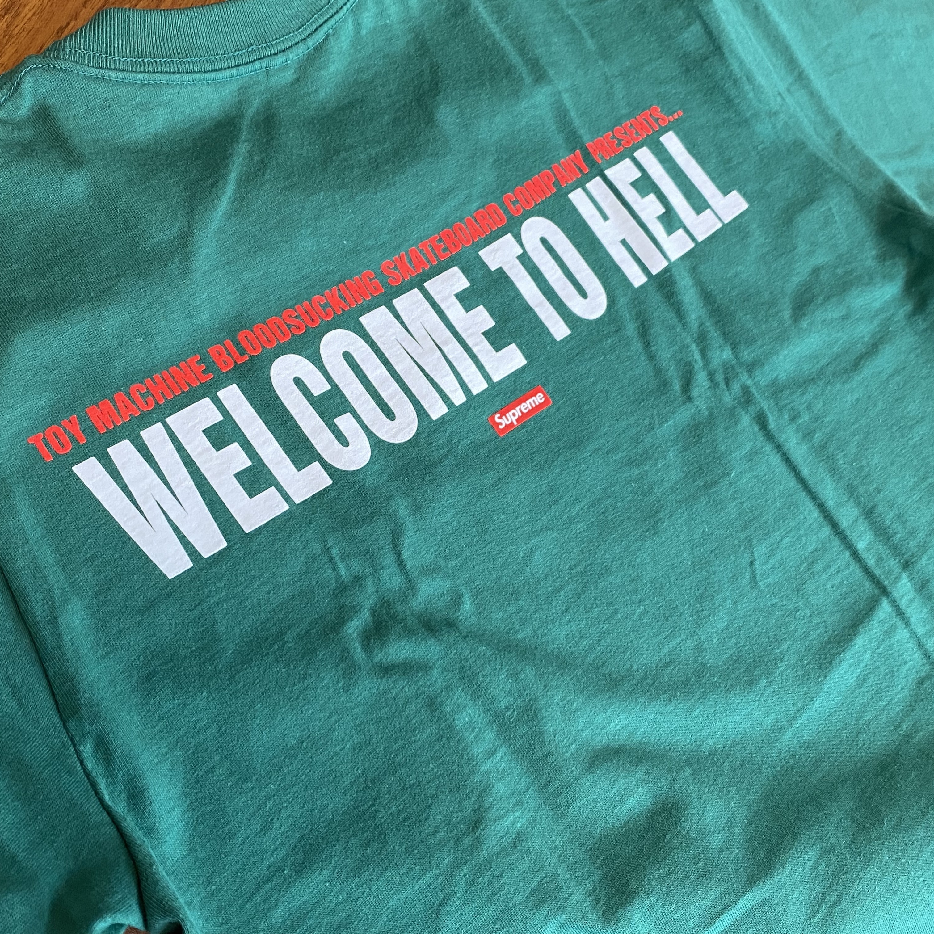 Supreme x Toy Machine Welcome To Hell T-Shirt LIght Pine - 24SS 착용 스타일