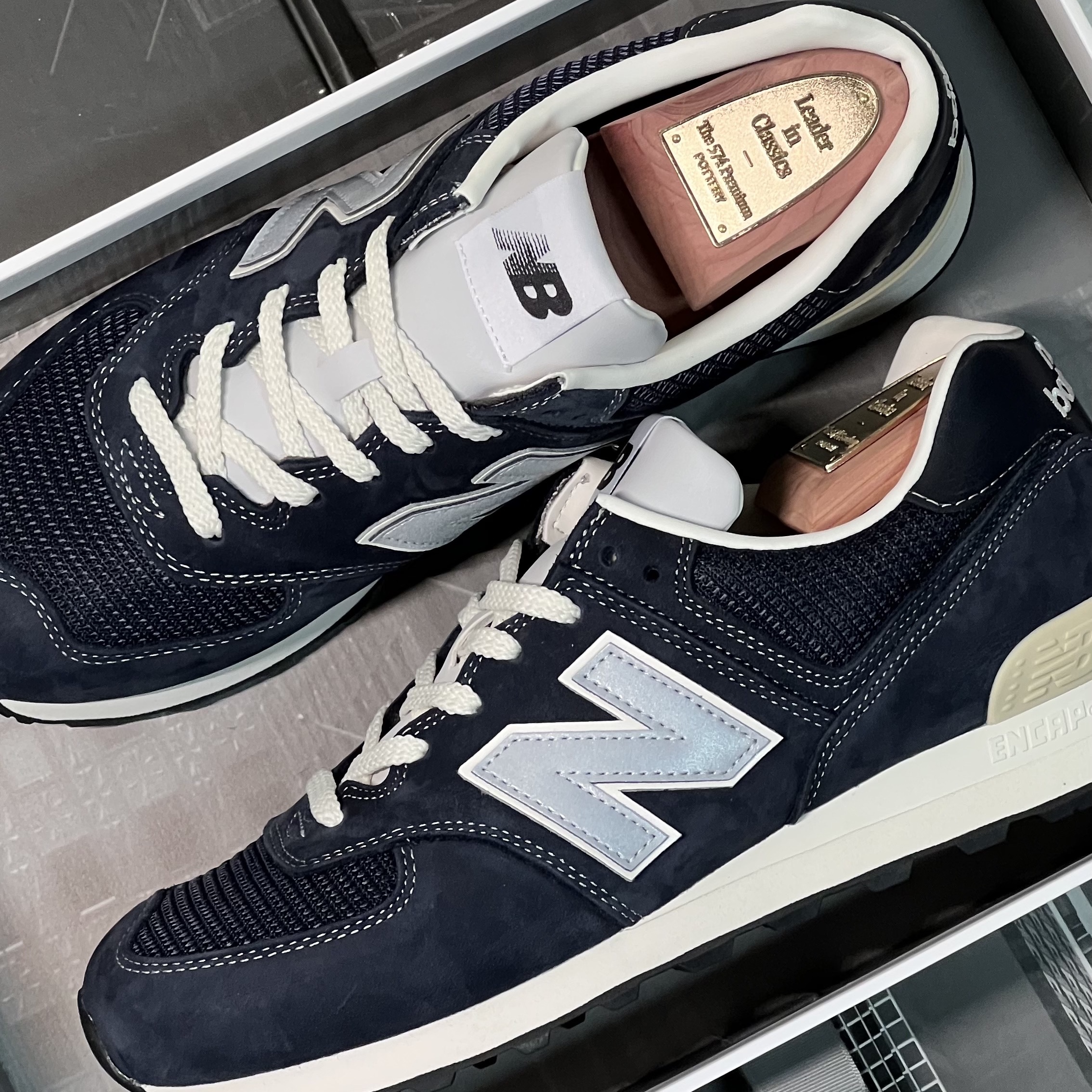 New Balance x Pottery 574 Premium Hard Navy 착용 스타일 - 1
