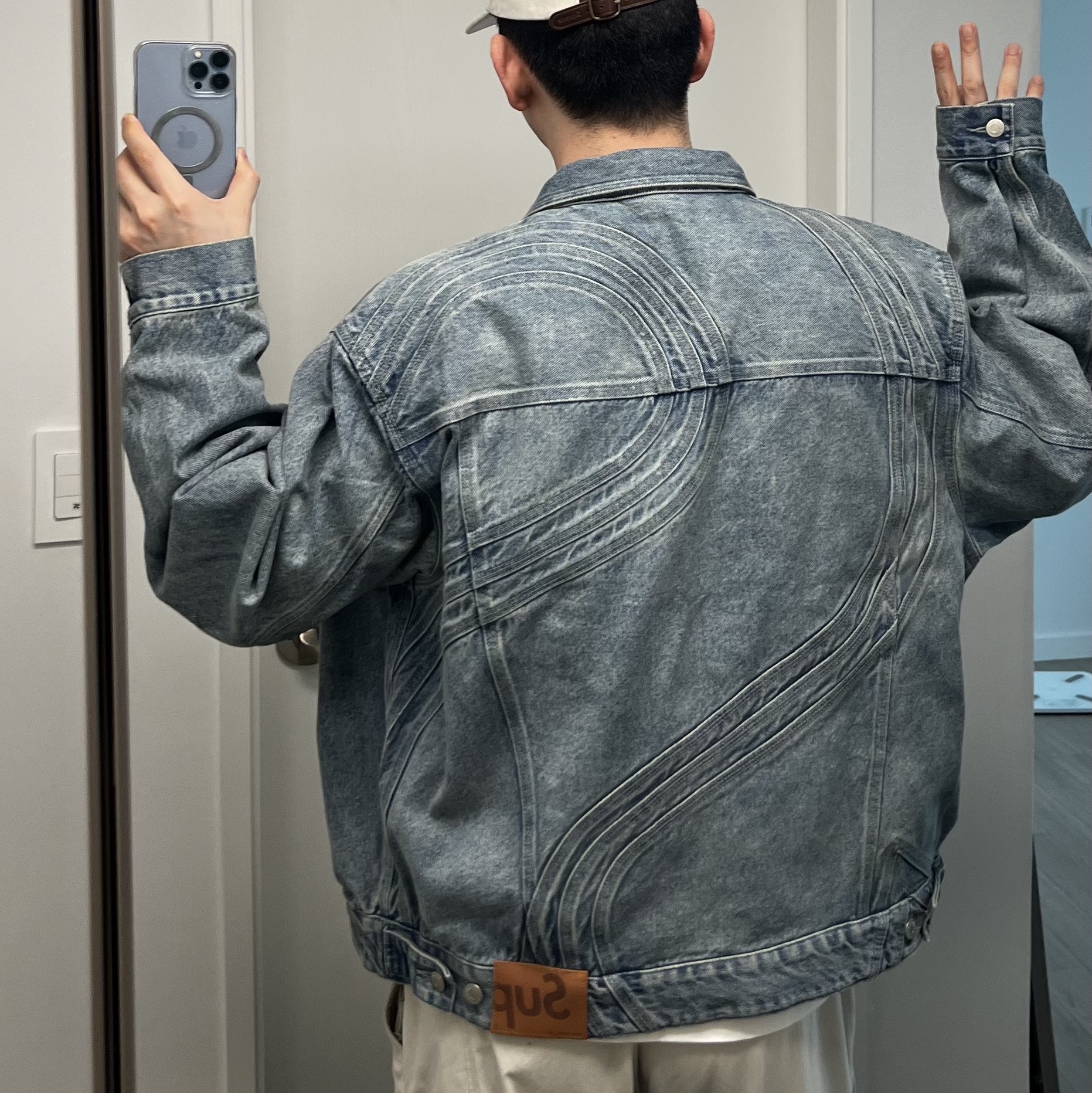 Supreme S Logo Denim Trucker Jacket Washed Blue - 24SS 착용 스타일 - 2