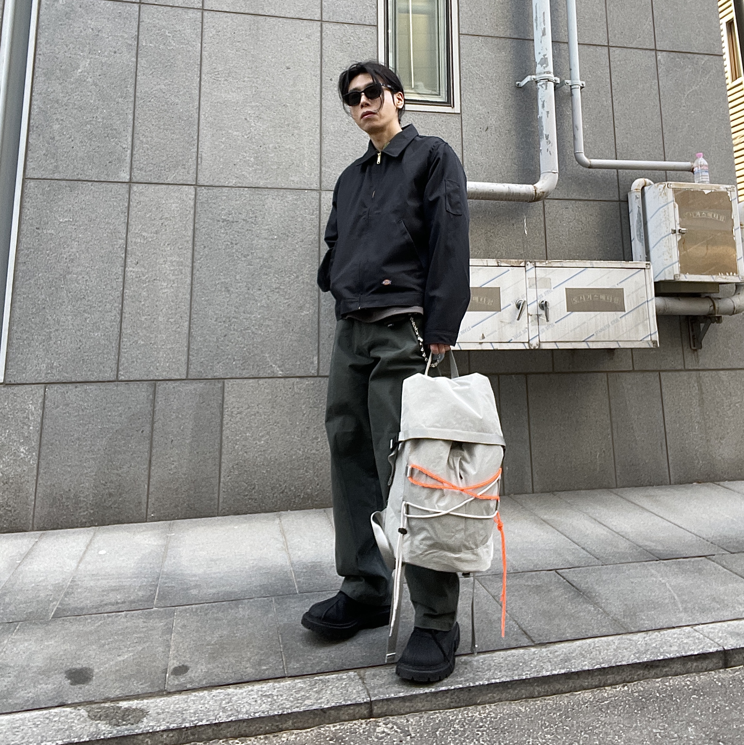 Gentle Monster x Maison Margiela MM007 Black Black, Dickies Unlined Eisenhower Jacket Regular Black 착용 스타일 - 2