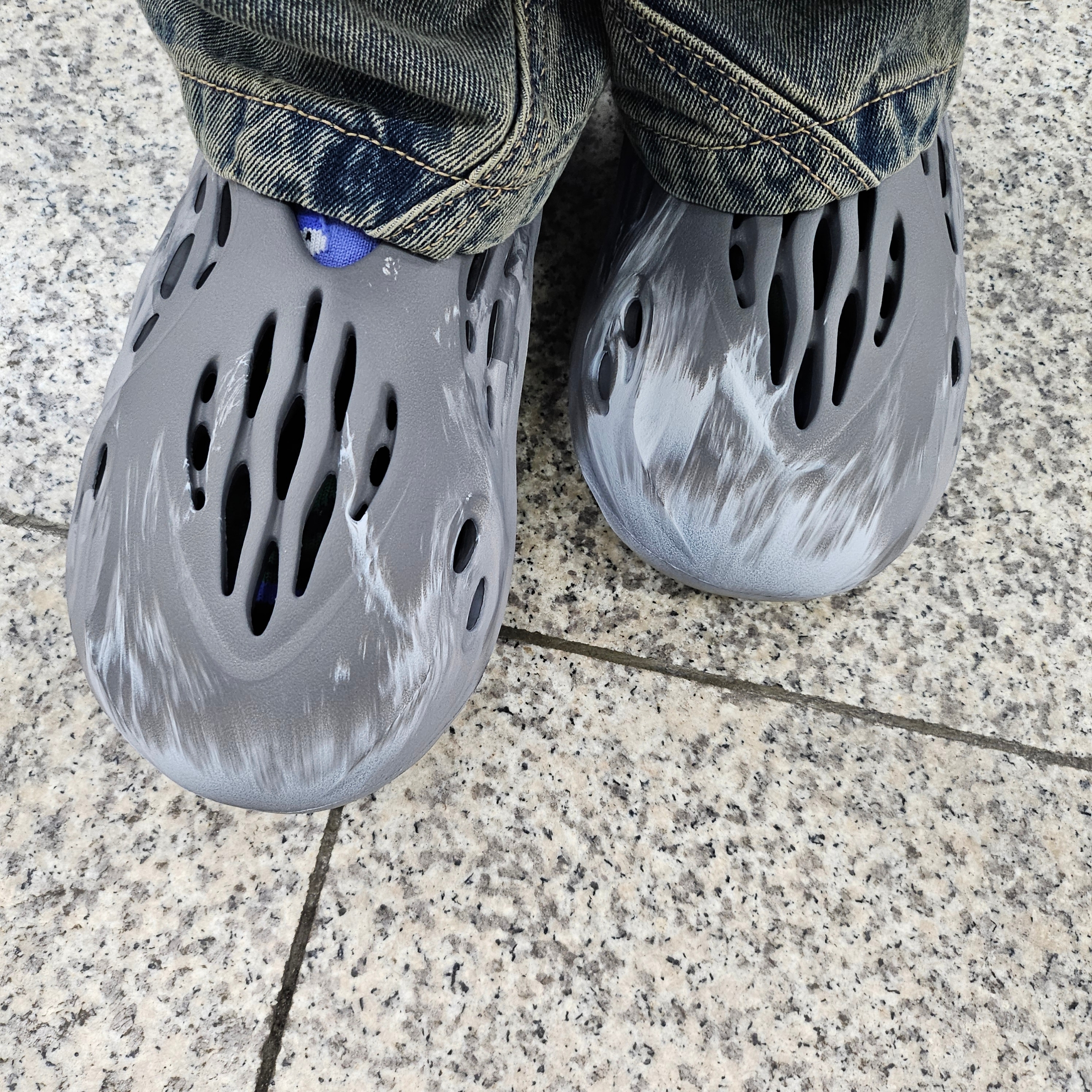 Yeezy Gap Engineered By Balenciaga Padded Denim Jacket Blue, Supreme Denim Camp Cap Black - 24SS 착용 스타일 - 3