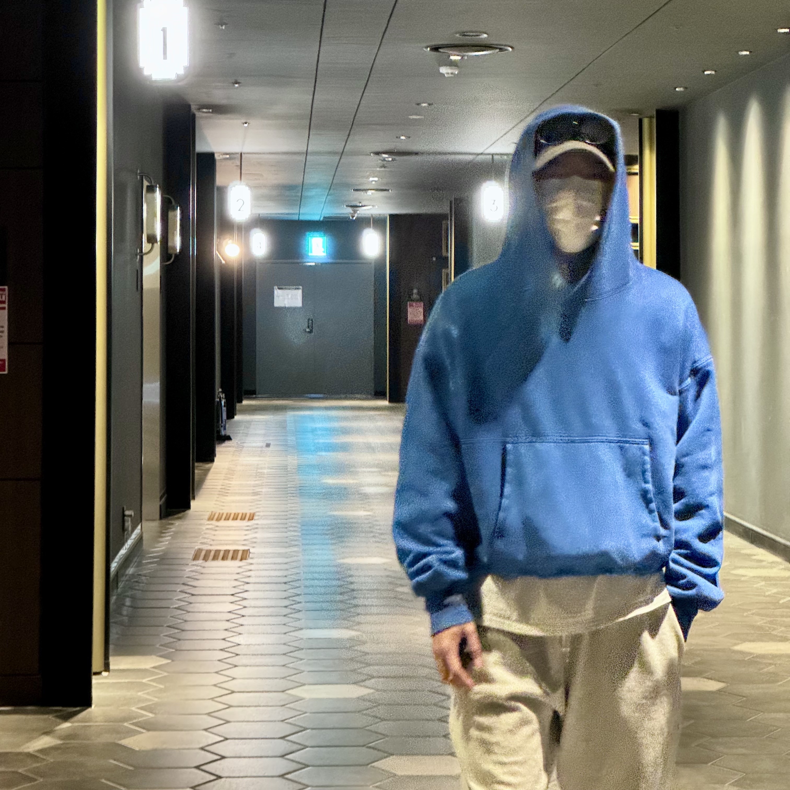 Yeezy Gap Hoodie Blue, Emis New Logo Pigment Ball Cap Black 착용 스타일 - 2
