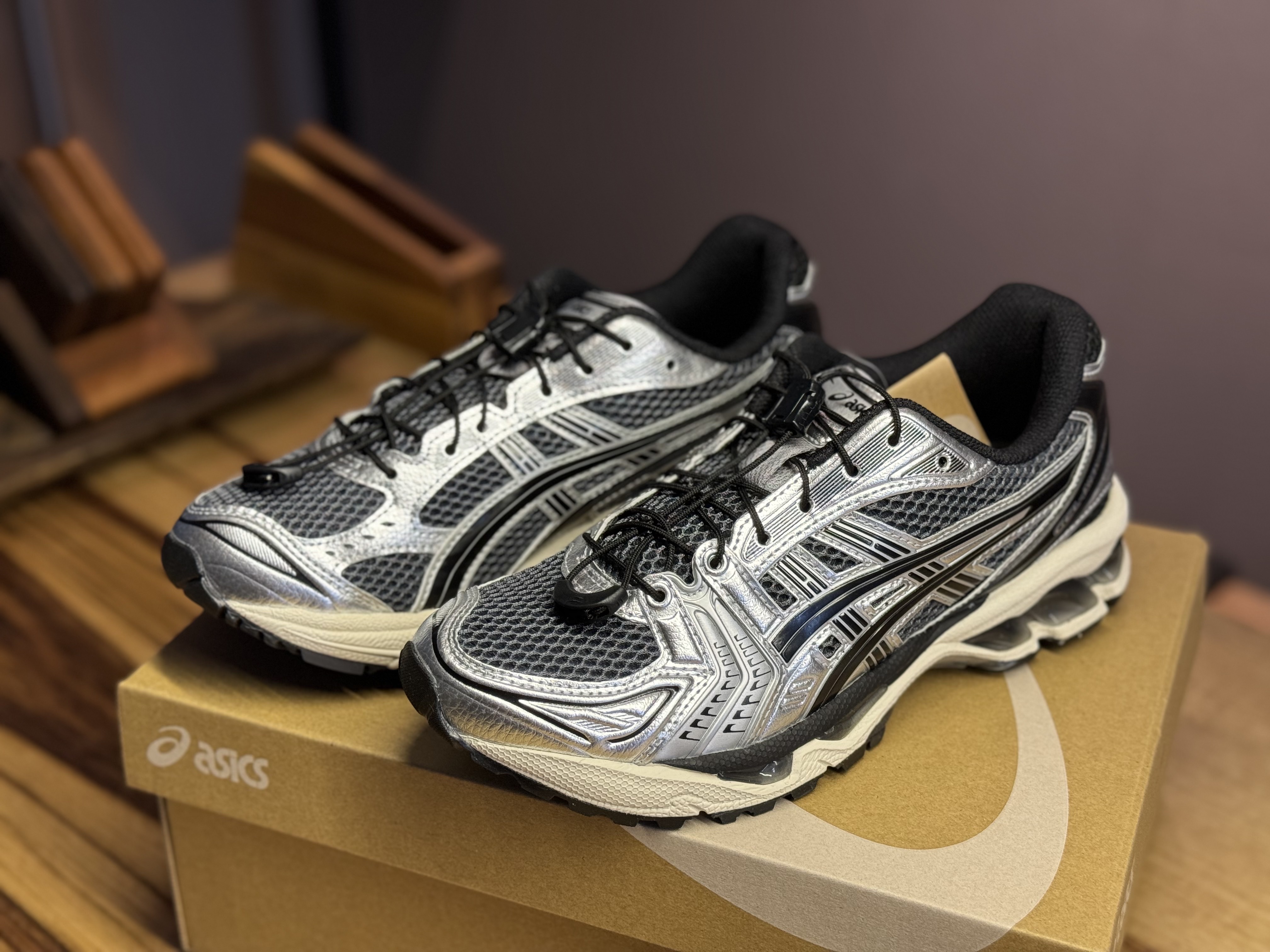 Asics Unlimited Gel-Kayano 14 Carrier Grey Black 착용 스타일 - 2
