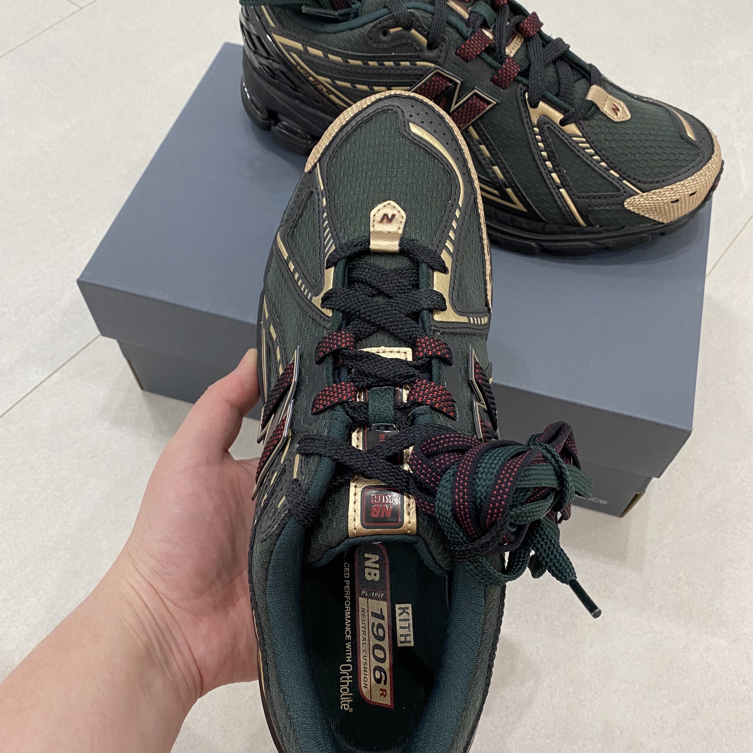 New Balance x Kith 1906R Black Green 착용 스타일 - 1