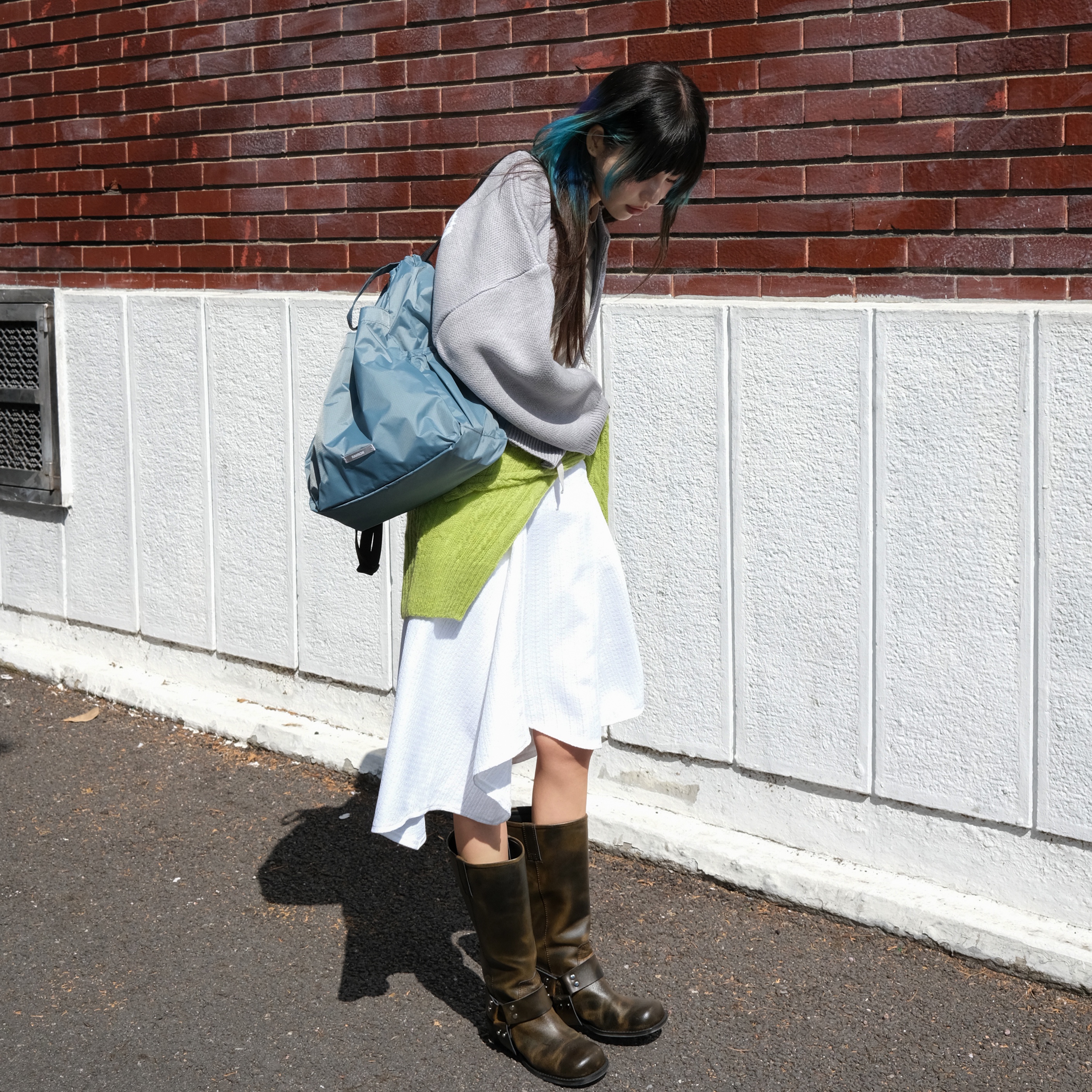 RAWROW Travel String Backpack Mini 720 Sage Blue 착용 스타일 - 4