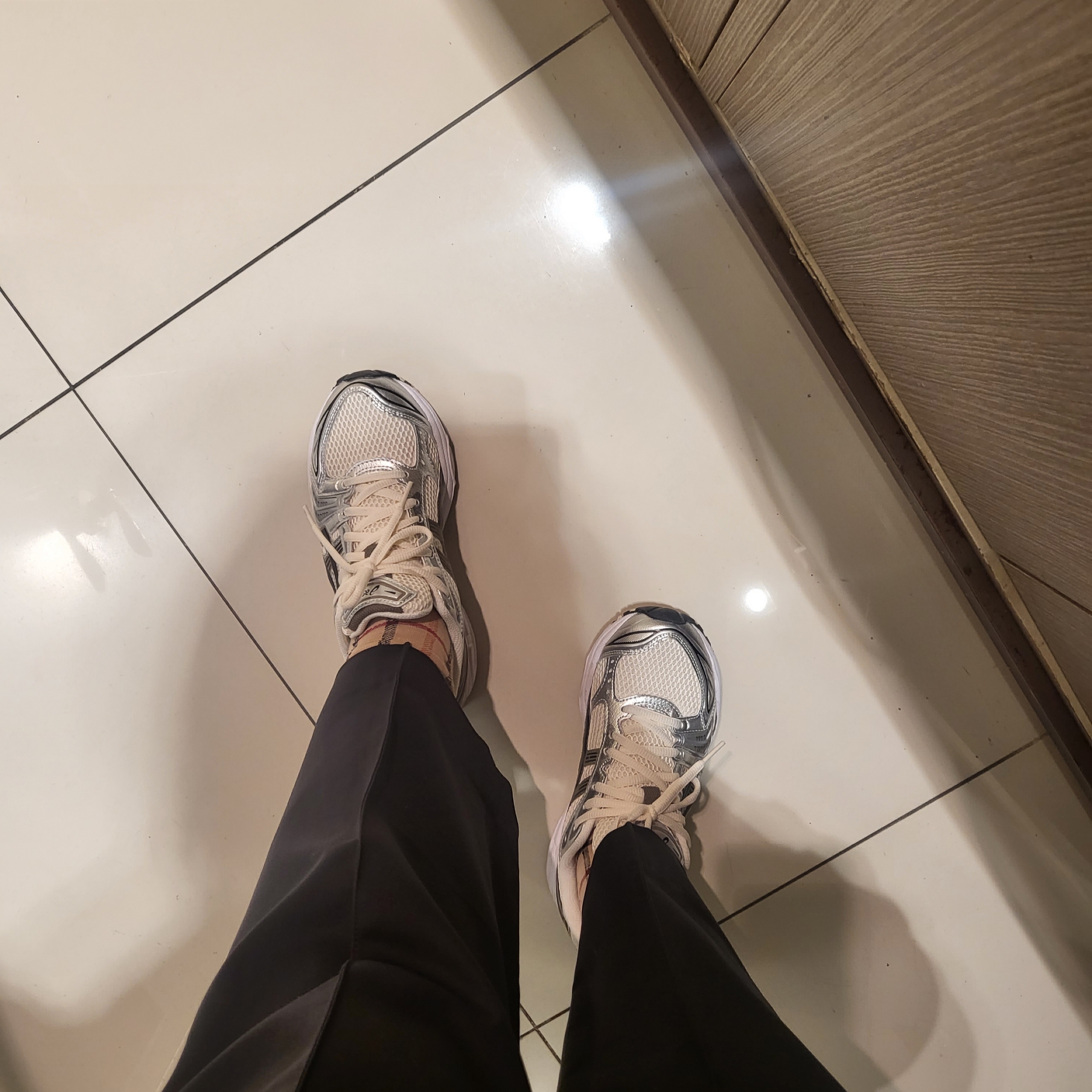 Asics Gel-Kayano 14 Cream Black 착용 스타일 - 1