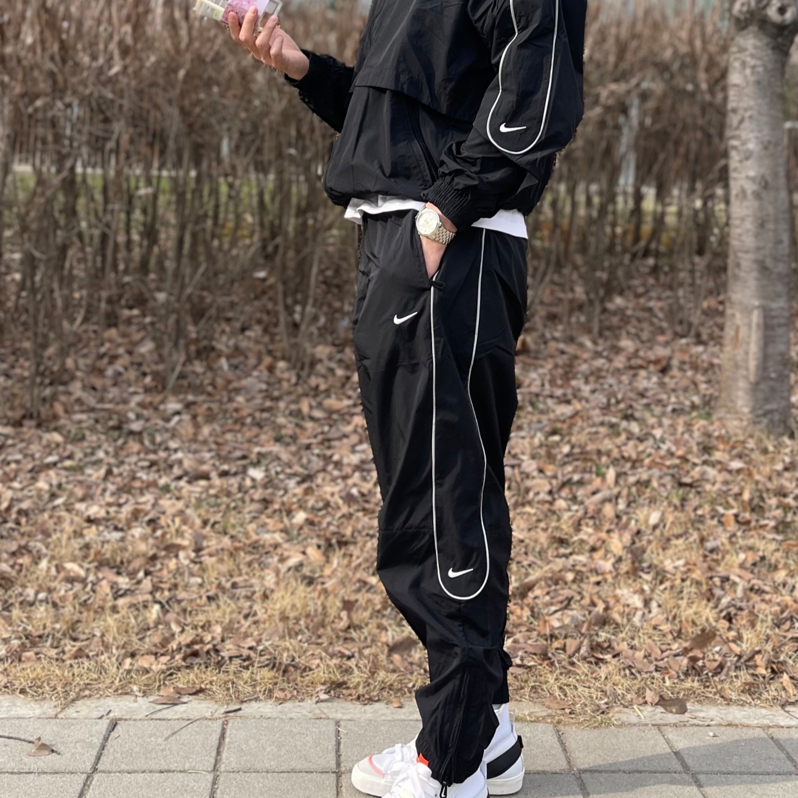 Nike NSW Solo Swoosh Woven Track Jacket Black - Asia, Nike Solo Swoosh Track Pants Black - Asia 착용 스타일 - 1