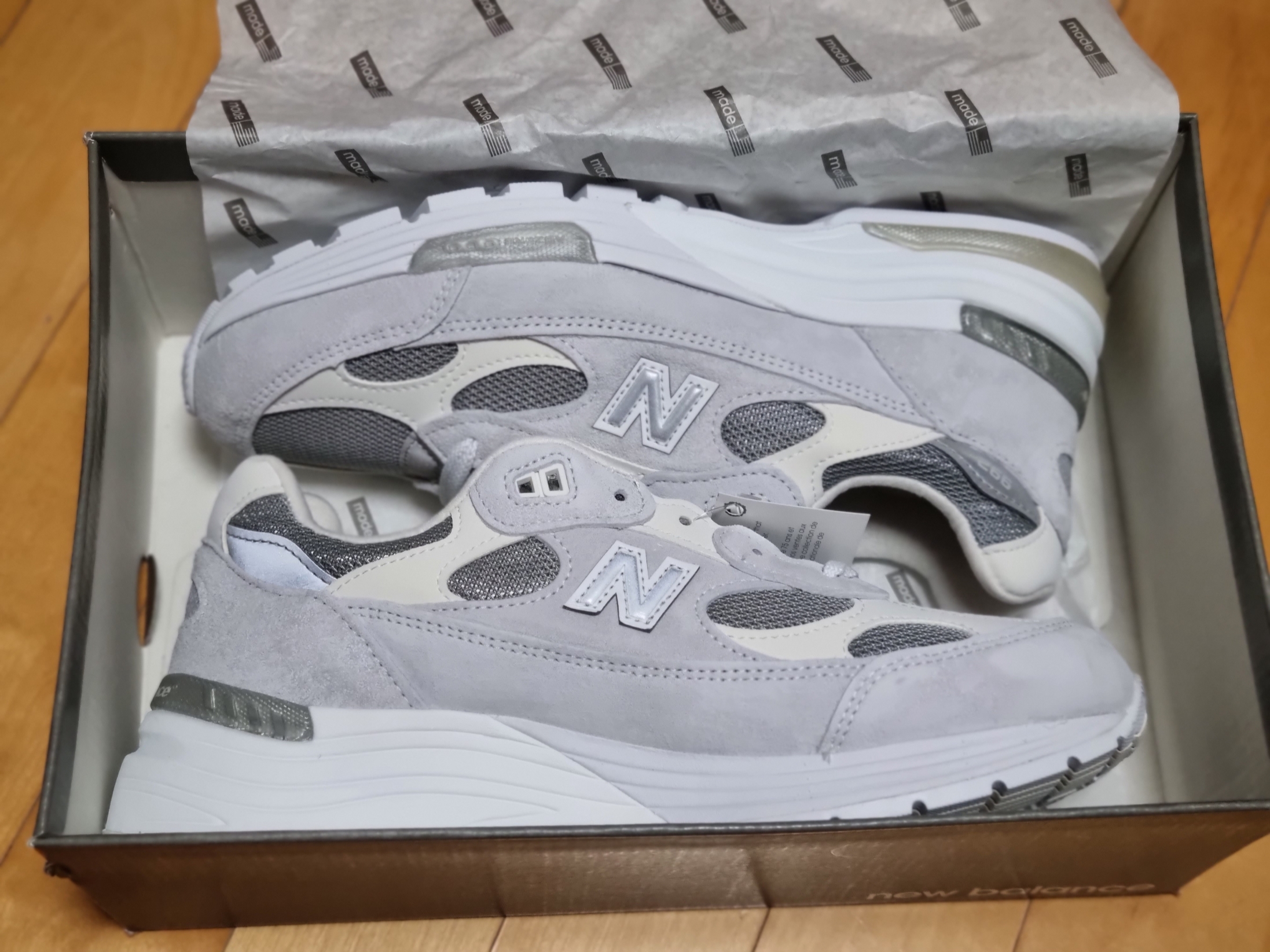 New Balance 992 Made in USA White Silver 착용 스타일 - 2