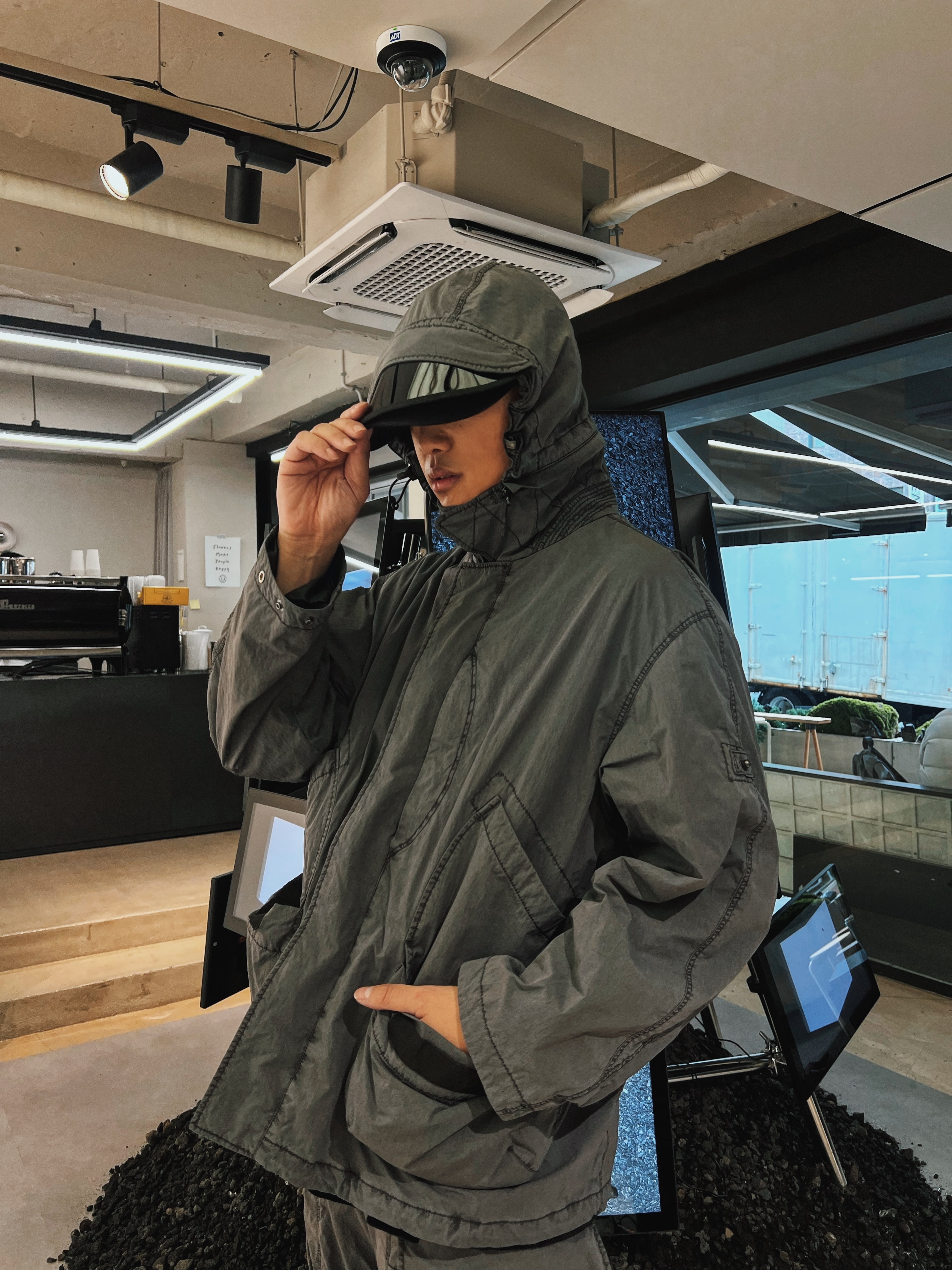 Nike x A-Cold-Wall Zoom Vomero 5 Black 착용 스타일 - 2