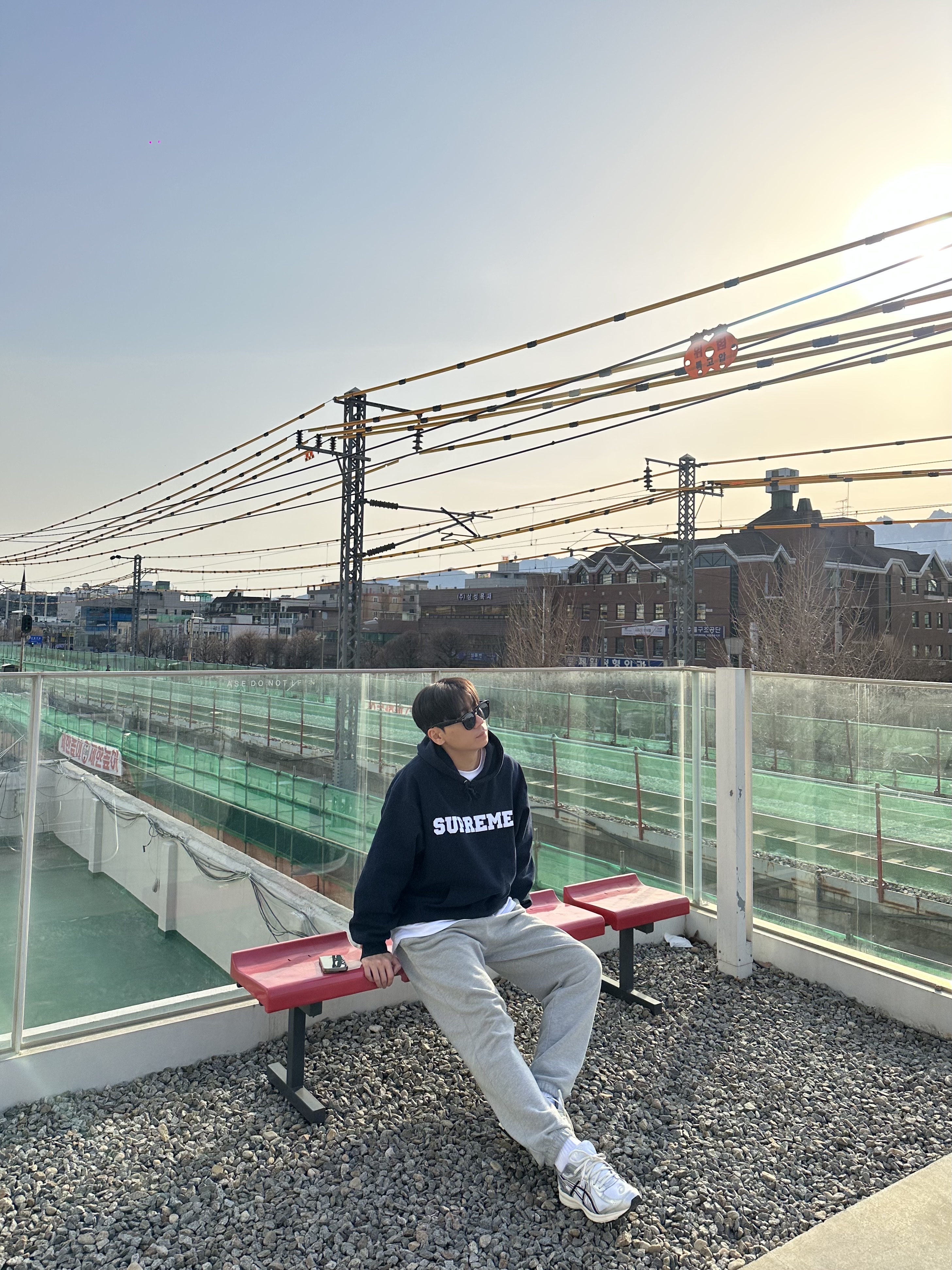 Supreme Collegiate Hooded Sweatshirt Navy - 24SS, Asics Jog 100 S White Black - 2E Wide 착용 스타일