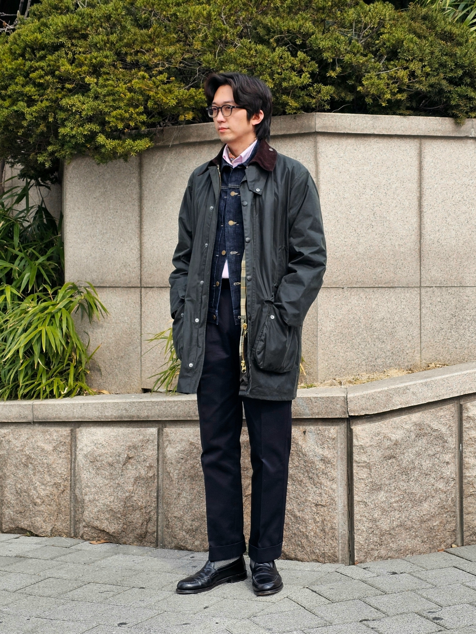 Barbour Border Wax Jacket Sage 착용 스타일 - 1