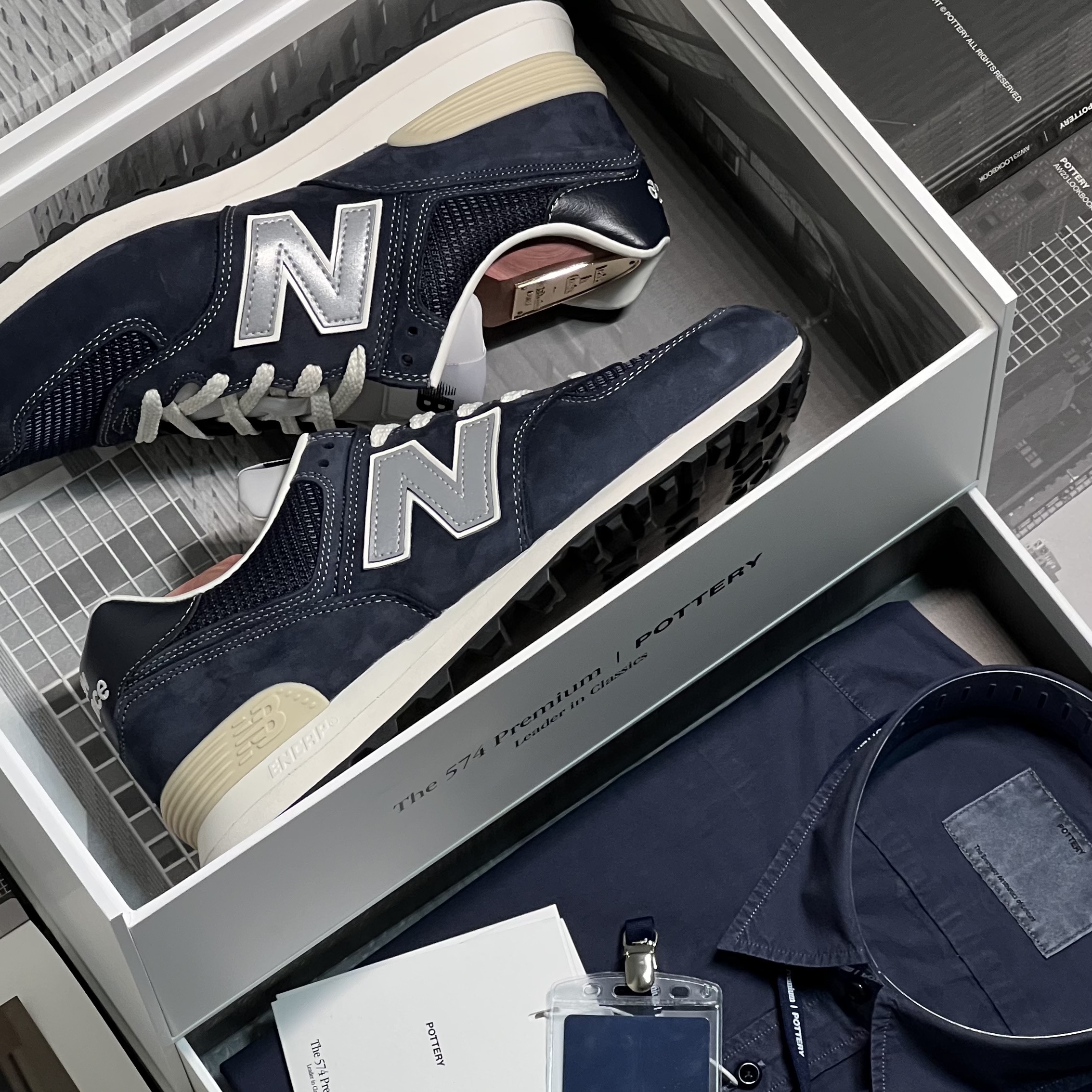 New Balance x Pottery 574 Premium Hard Navy 착용 스타일 - 3