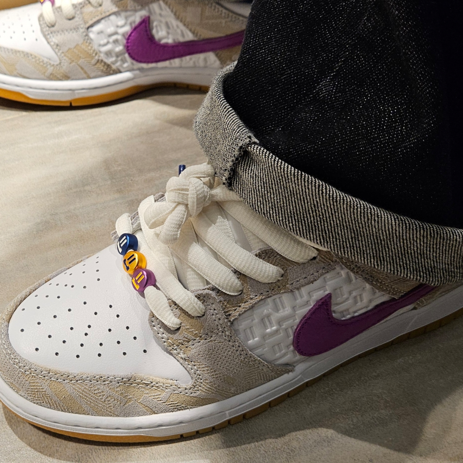 Nike x Rayssa Leal SB Dunk Low PRM Pure Platinum Vivid Purple 착용 스타일 - 4