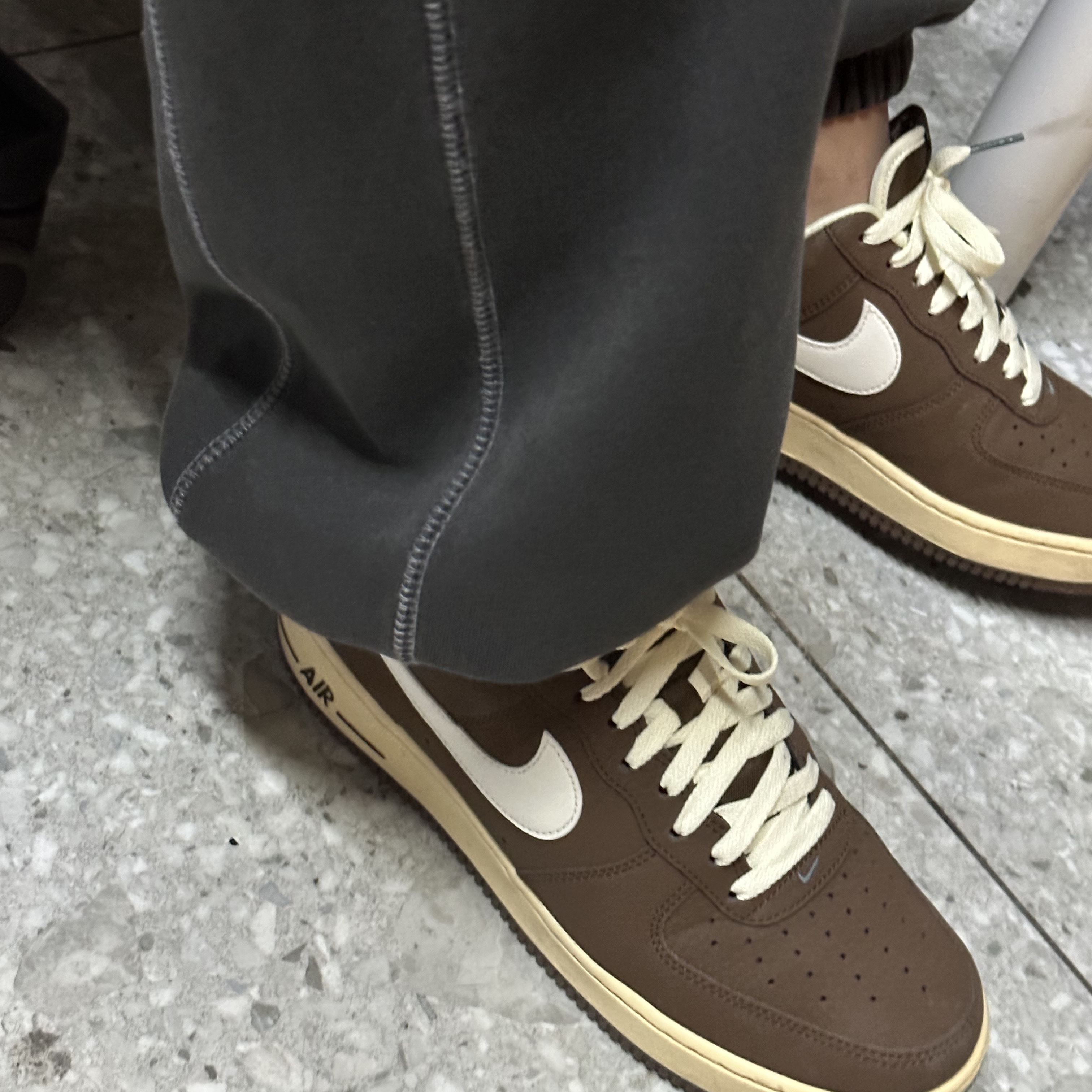 Nike Air Force 1 '07 Cacao Wow Coconut Milk 착용 스타일 - 2