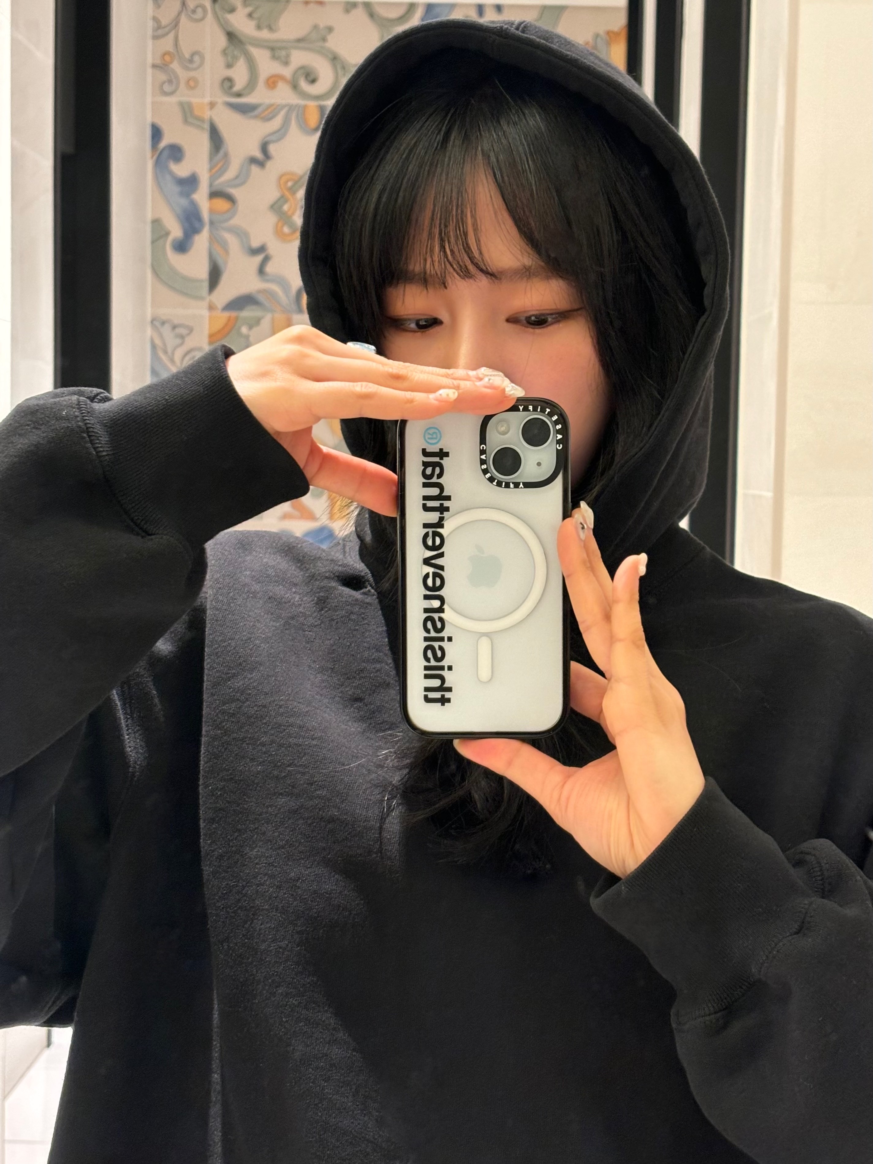 Casetify x Thisisneverthat iPhone Pink T-Logo MagSafe CaseClear Black 착용 스타일 - 4