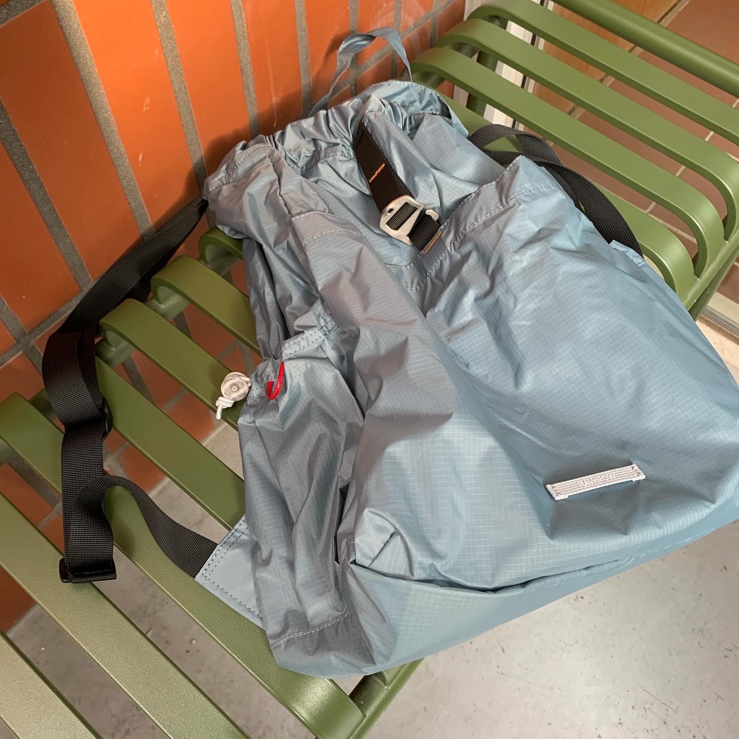 RAWROW Travel String Backpack Mini 720 Sage Blue 착용 스타일 - 10