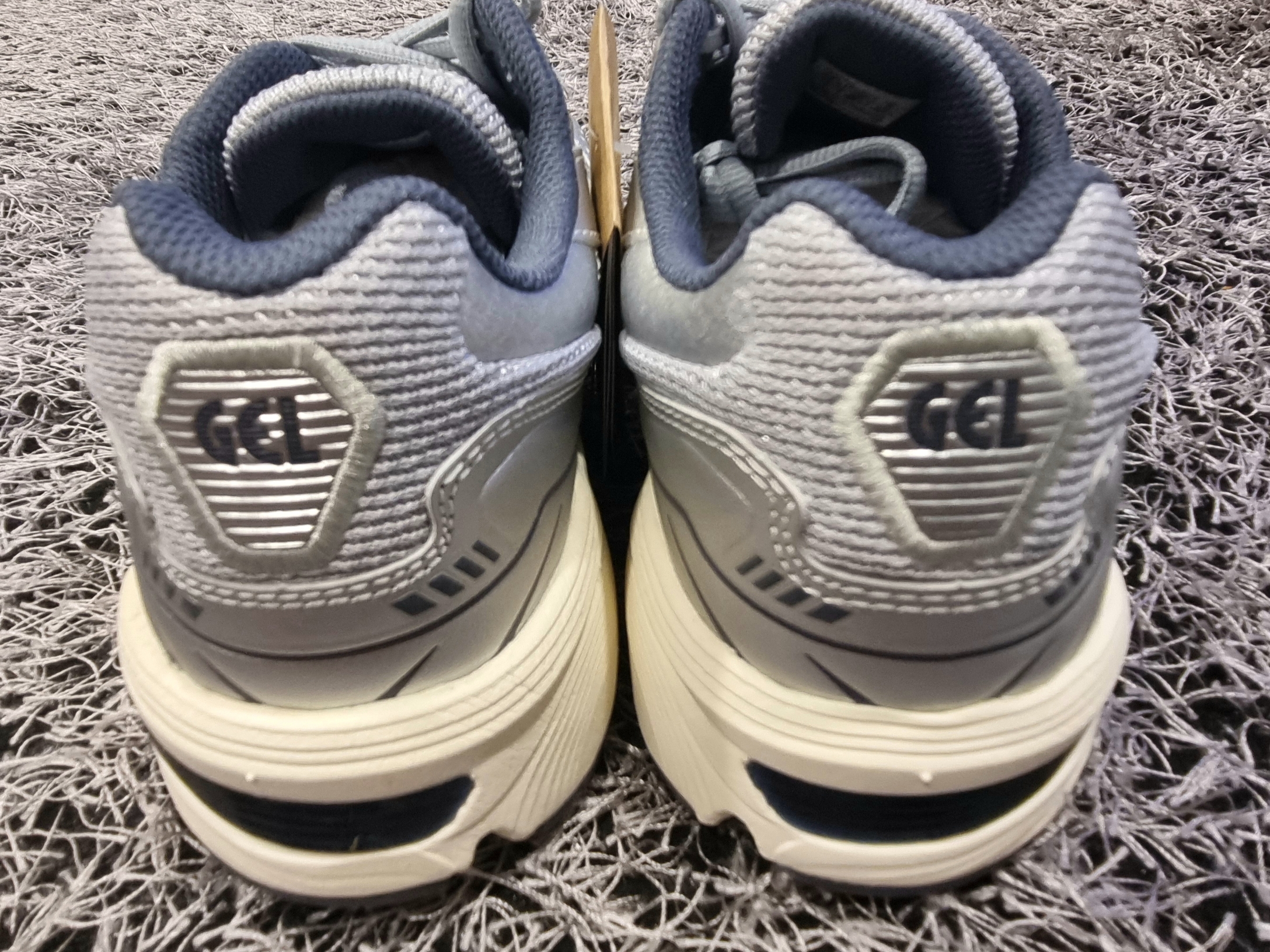 Asics Gel-1090 Piedmont Grey 착용 스타일 - 4