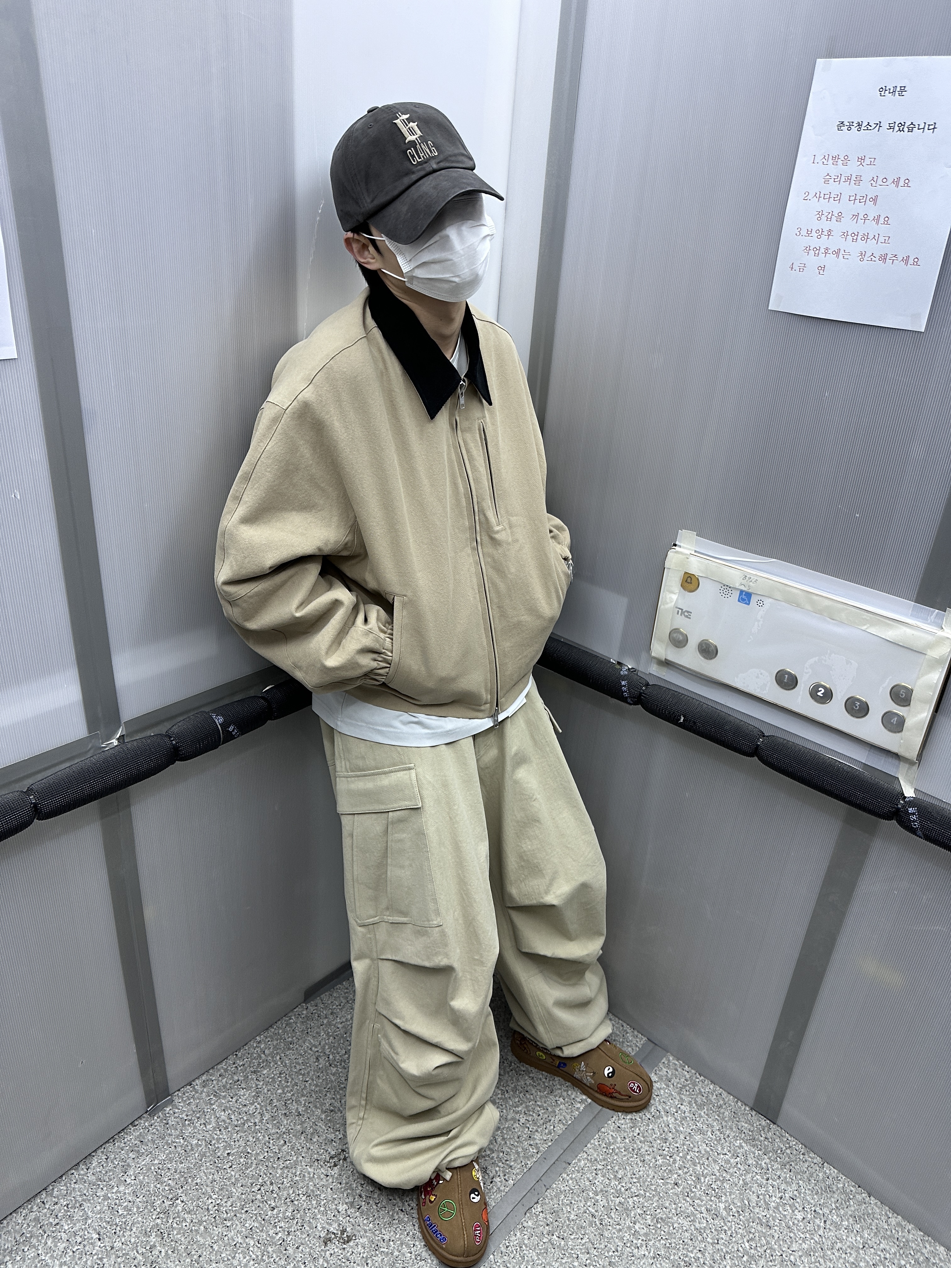 Nonnod Side Zip Cargo Pants Beige, Undermycar Gashutein 6 Clan.G Vintage Washed Ball Cap Elm Wood - 24SS 착용 스타일 - 2