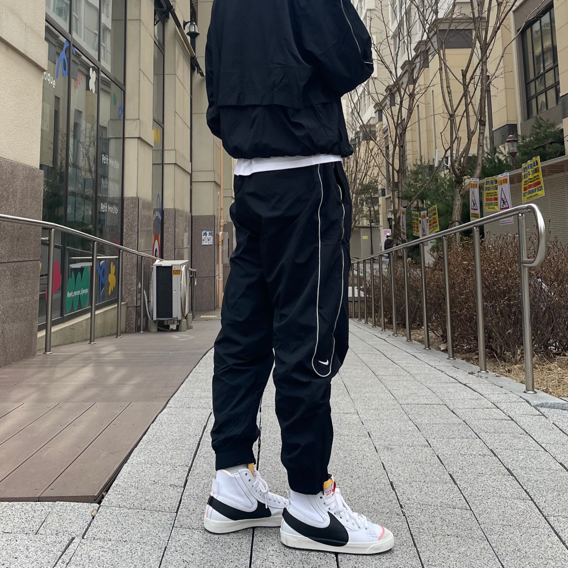 Nike NSW Solo Swoosh Woven Track Jacket Black - Asia, Nike Solo Swoosh Track Pants Black - Asia 착용 스타일 - 2