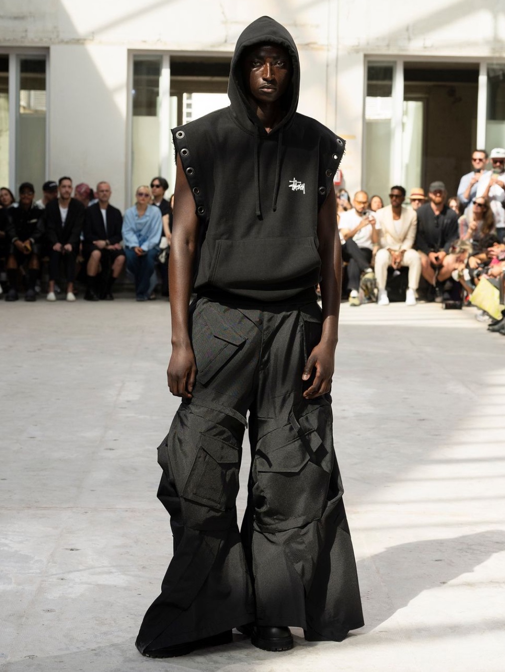 Junya Watanabe x Stussy Hooded Vest Black 착용 스타일 - 4