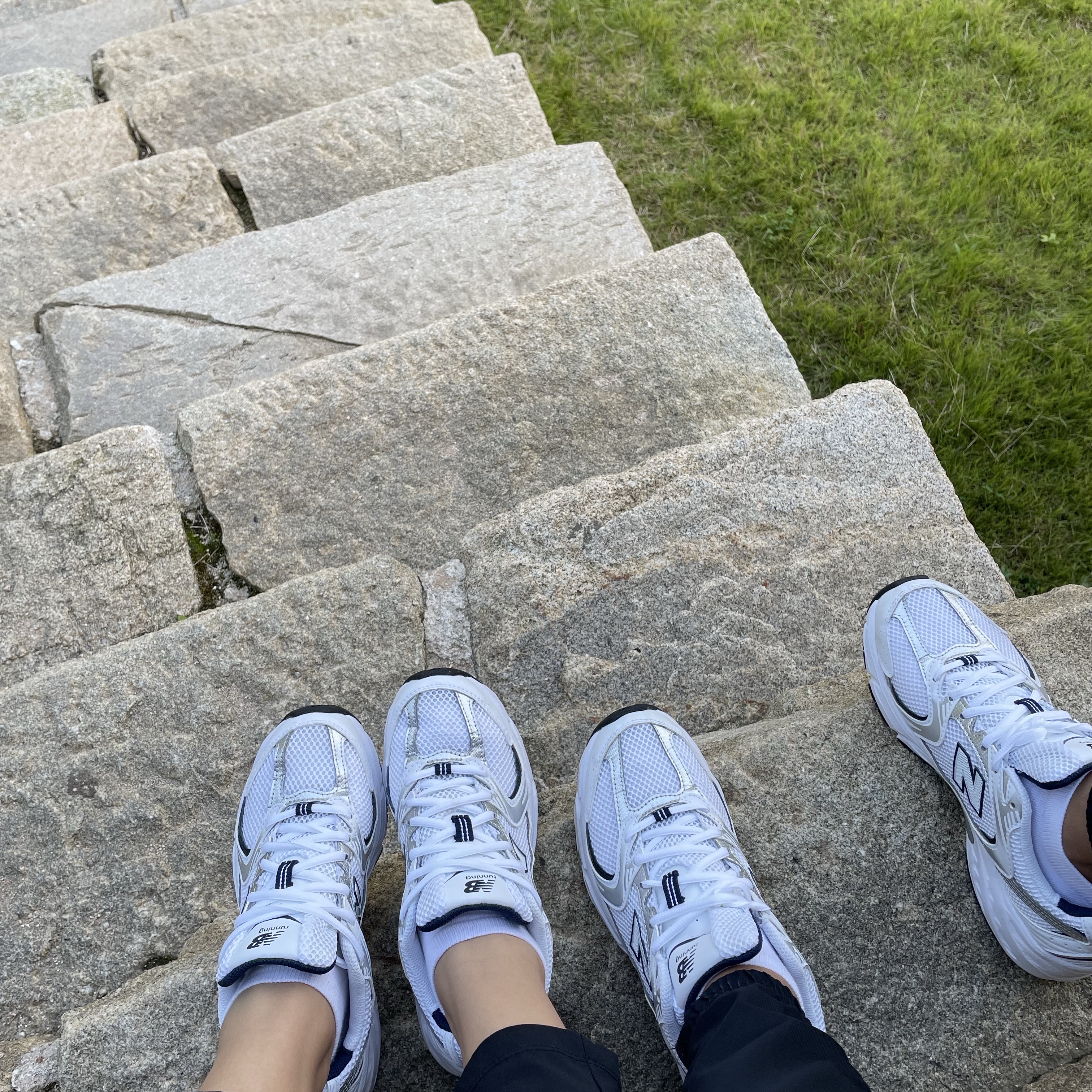 New Balance 530 White 착용 스타일